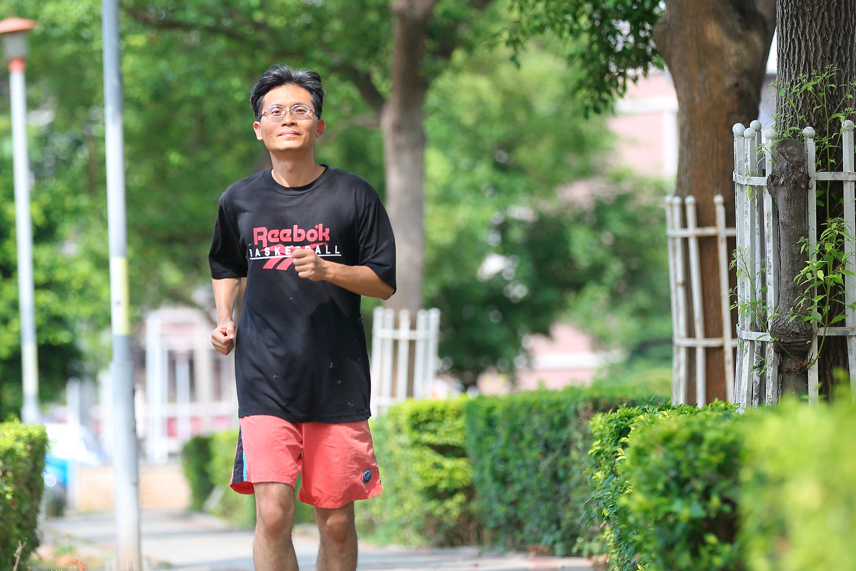 存股達人華倫老師如今資產達5500萬元，再創新高，他大方分享定存股投資策略。