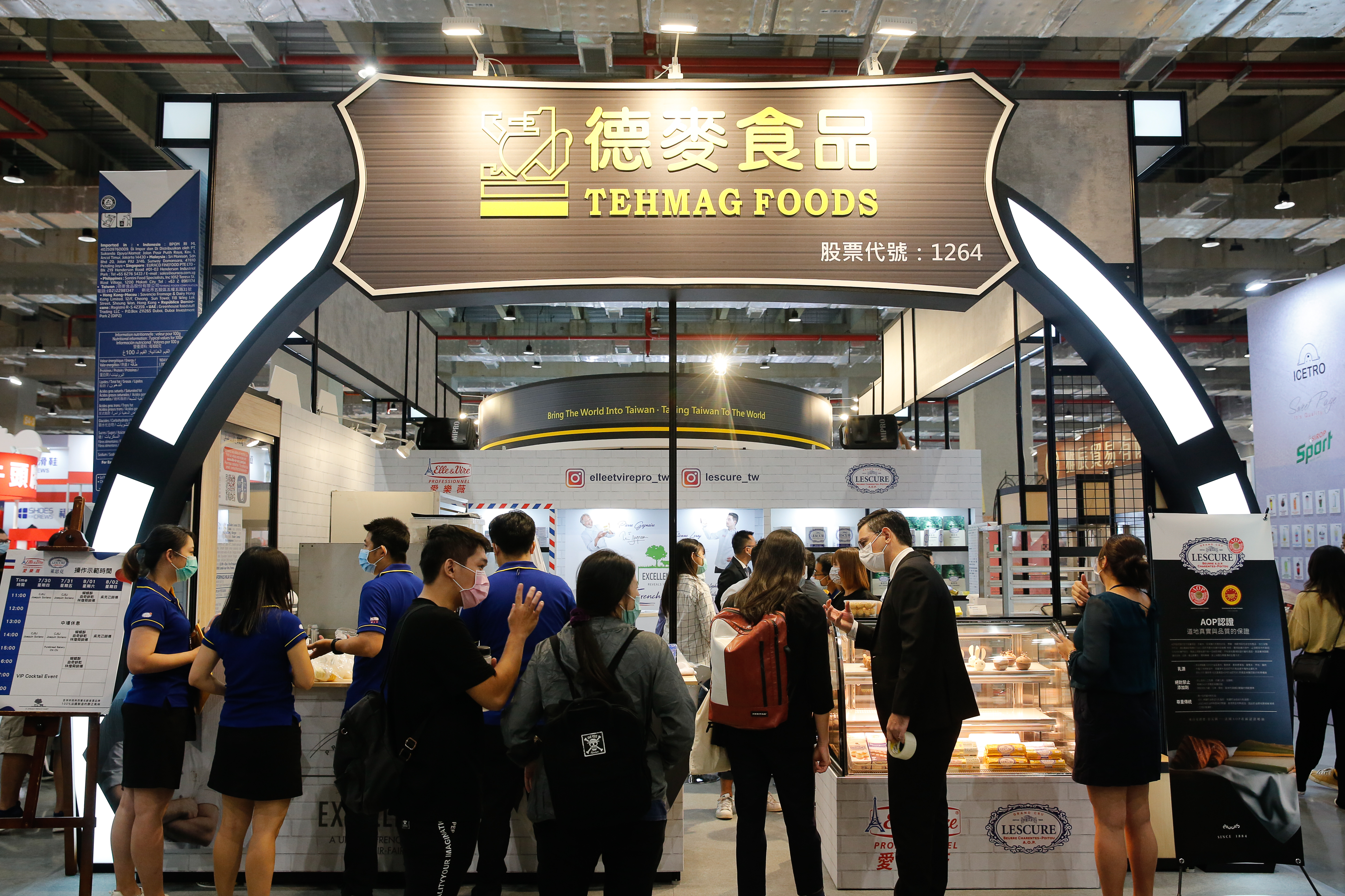 周文偉持股名單以食品股居多。