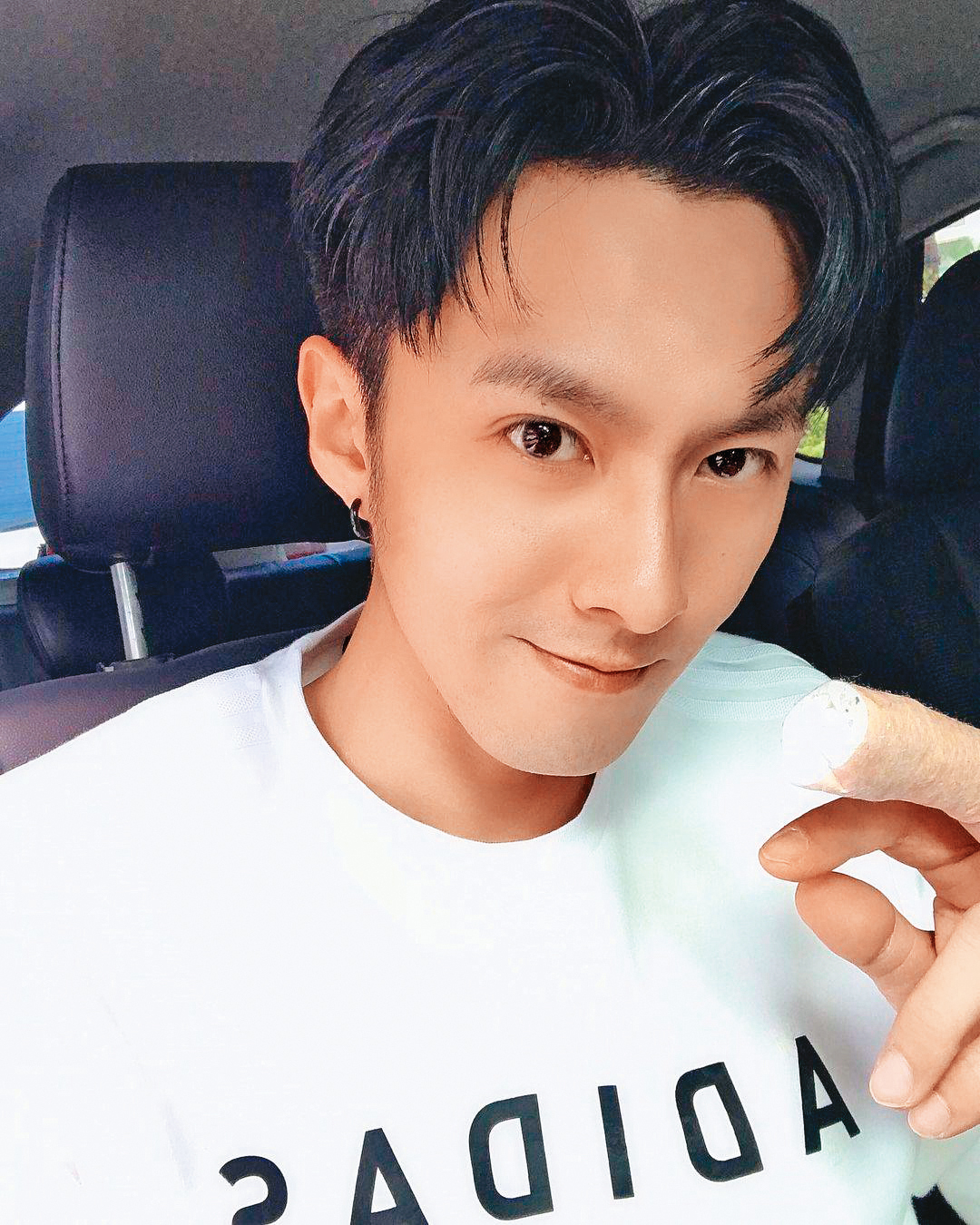 有網友爆料張雁名與女友當街吵架，還報警趕人，女方更向本刊爆料2人爭執導火線僅為區區100元。（翻攝自張雁名IG）
