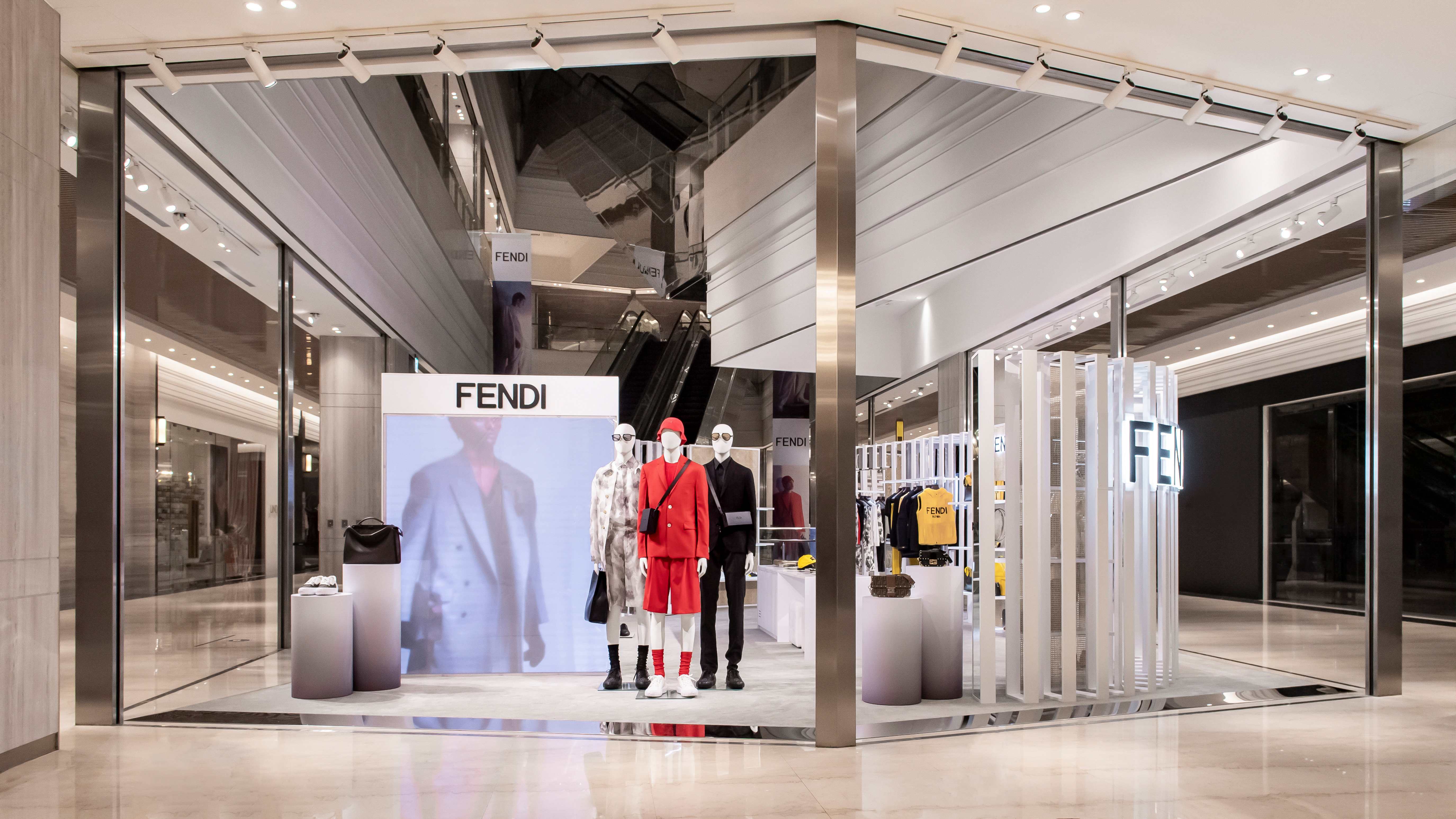 FENDI微風南山男裝快閃店，展現春夏系列男士商品與多款獨家商品，由即日起開設至6月28日。（FENDI提供）