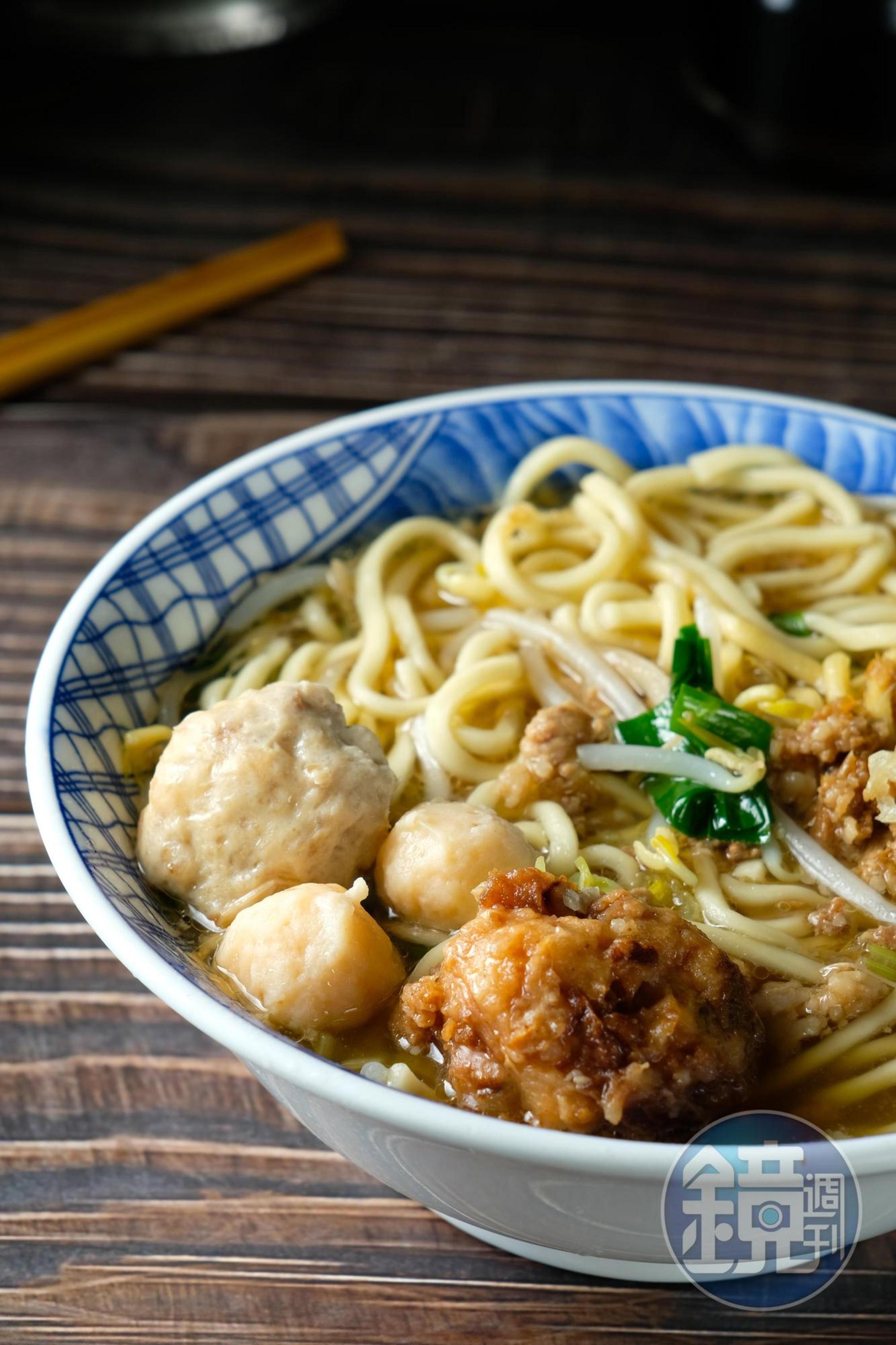鹿港的「趩仔麵」不一樣,有肉燥,還放進肉丸、蝦丸和雞捲,湯頭有大骨湯和煮過丸子的高湯,更加清甜。(45元/碗)