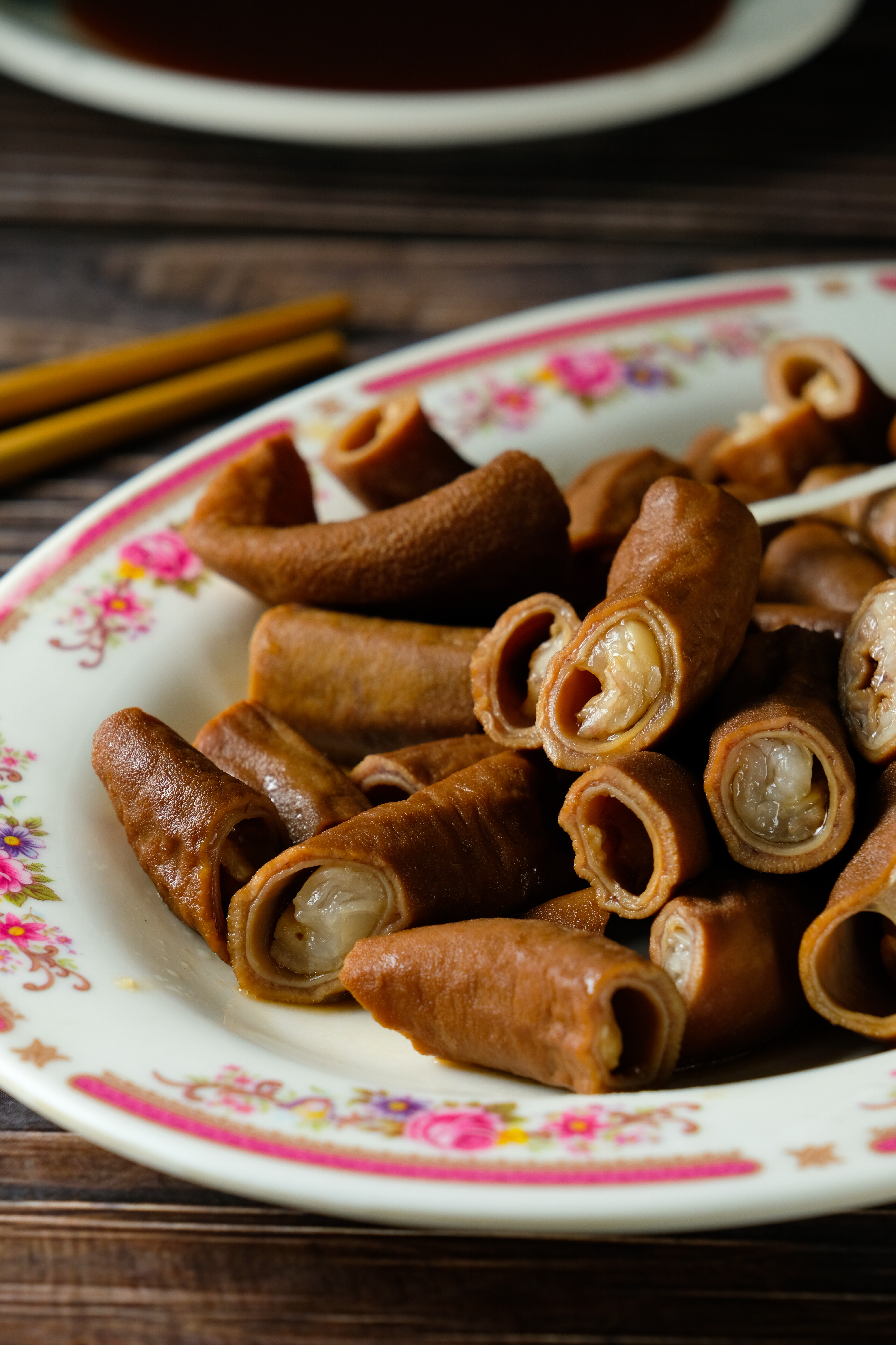 「滷小腸」滷得無腥味，帶有嚼勁。（30元／小份、50元／大份）