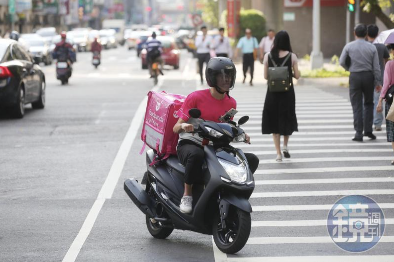 有客人要求外送員幫忙「拍照抓猴」。（示意圖，本刊資料照）