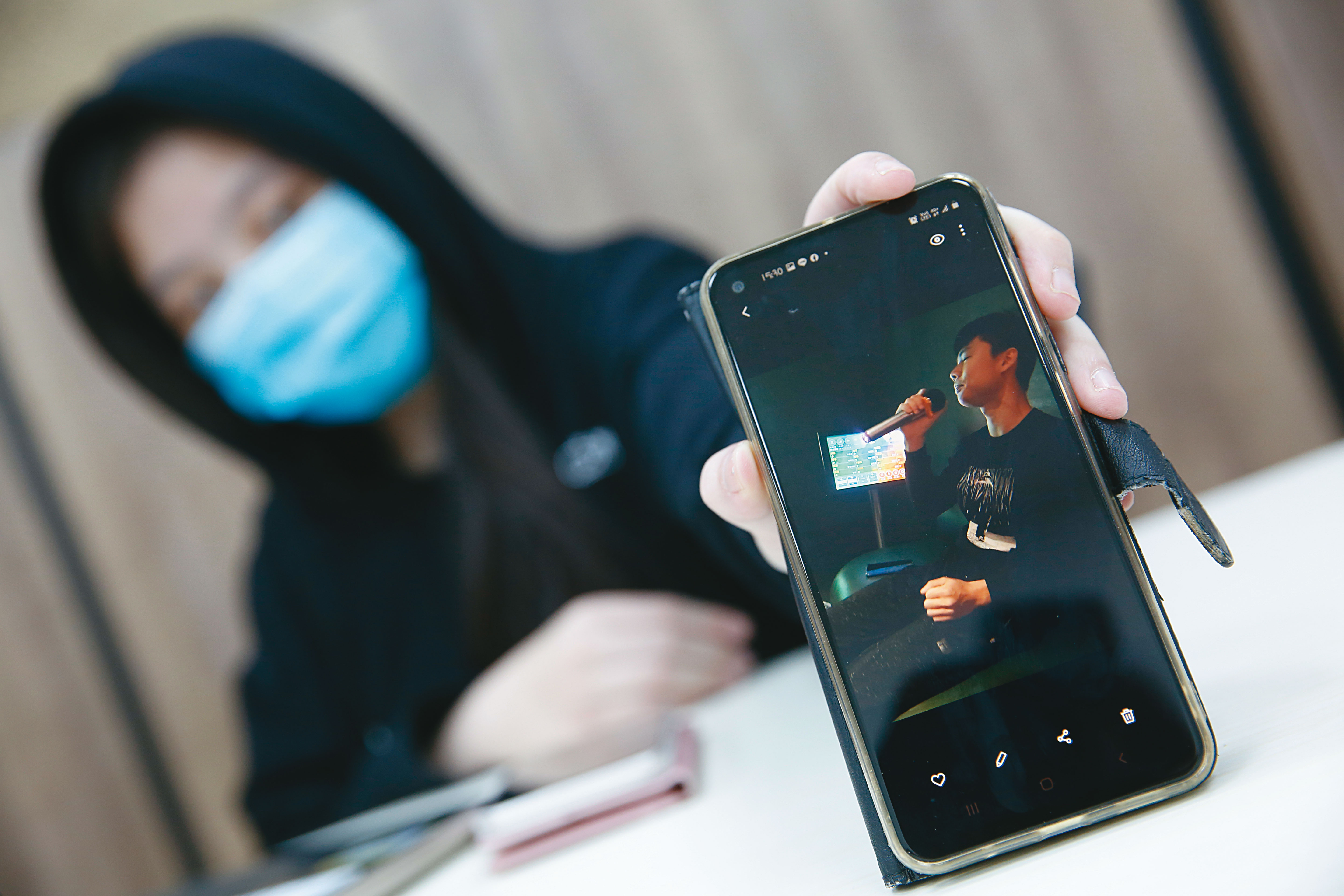 護理師純純（化名）被愛沖昏頭，陸續被18歲的假醫師騙走了上百萬元。