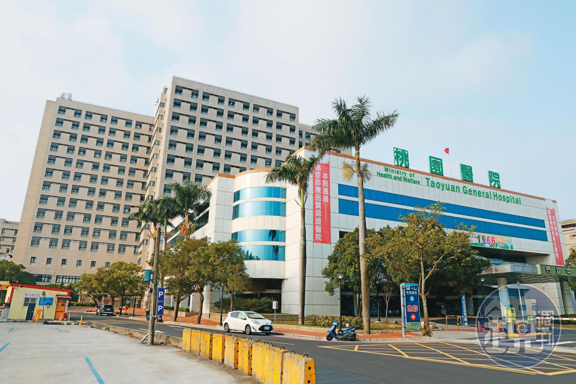 黃立翔自稱在部立桃園醫院(圖)服務,之後又改口說被調到中研院上班。