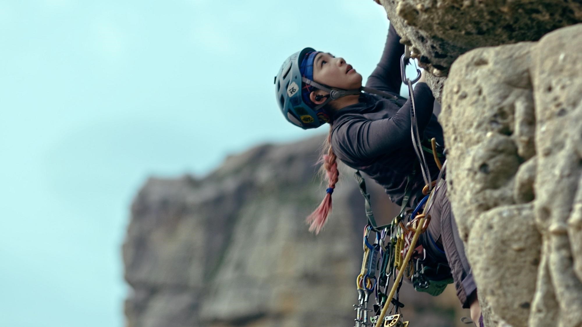 知名的美女登山家三條魚，熟悉山林，曾多次支援山難救援。（公視提供）