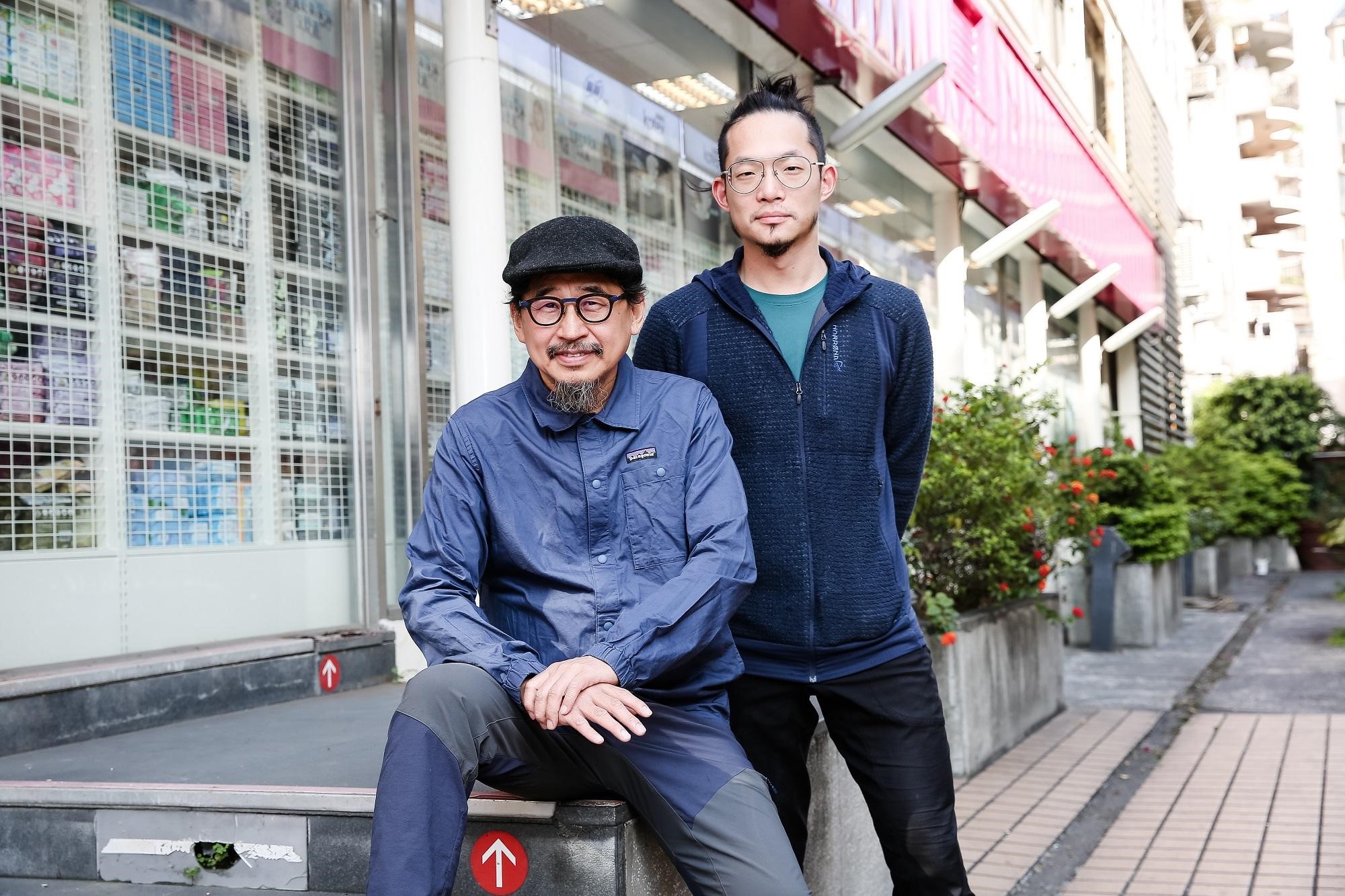 文化社會觀察家詹偉雄(左)找來新銳導演程紀皓(右)費時兩年多製作《群山之島》。