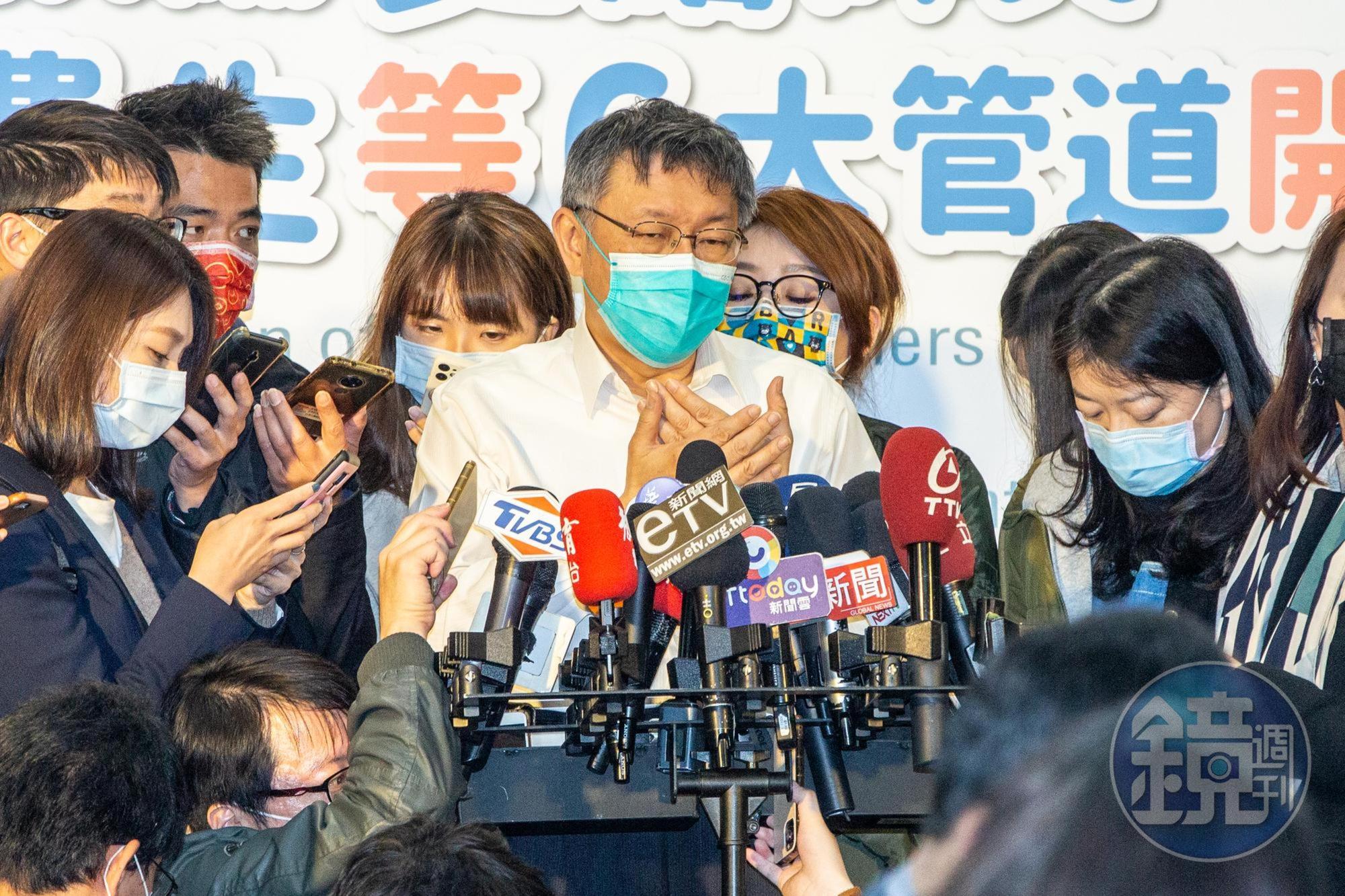 本刊調查,台北市長柯文哲策略不只是與本土藍合作,私下也積極拉攏綠營人士,想營造「藍綠共融」的意象。(本刊資料照)