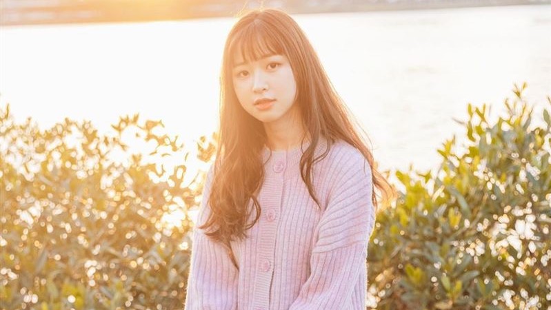 22歲女歌手莊凌芸5日回母校墜樓身亡，震驚外界。（翻攝自莊凌芸IG）