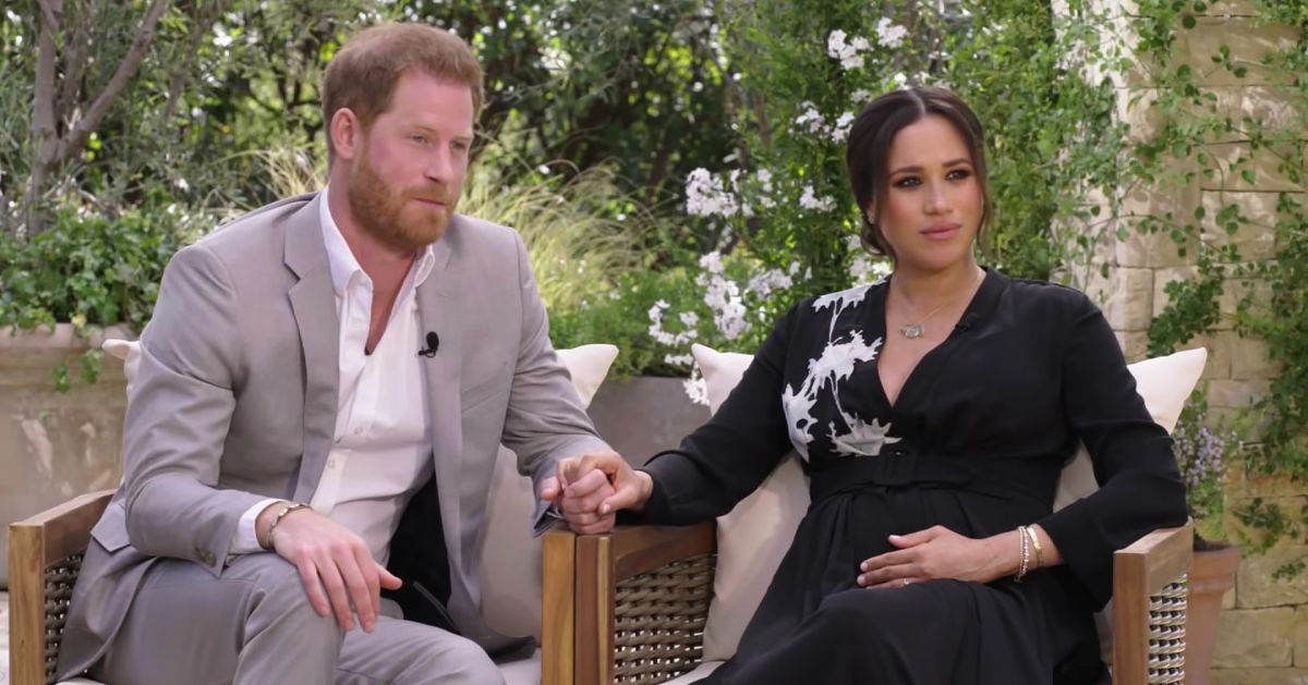 哈利王子（左）與梅根接受歐普拉專訪。（翻攝CBS畫面）