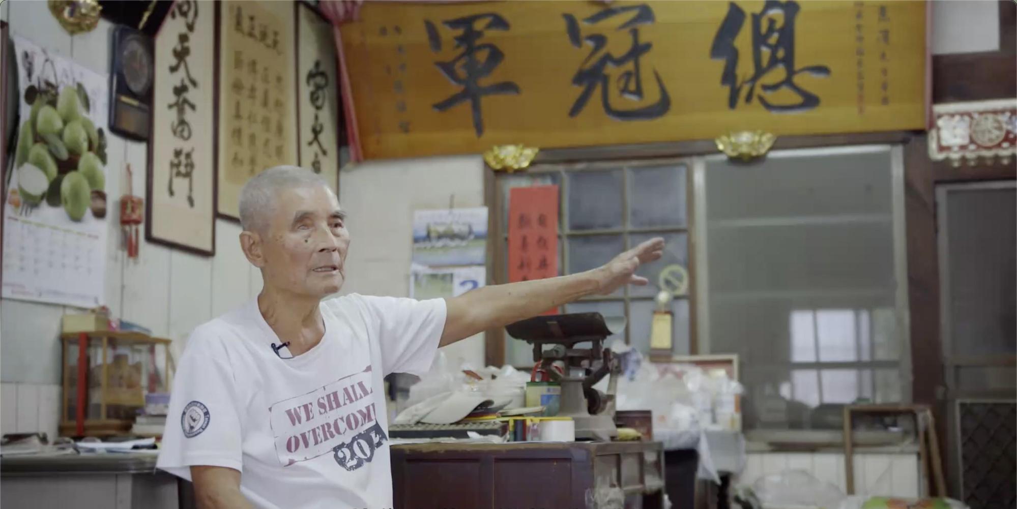 崑濱伯種田 60多年,將田看作祖先般尊敬。(公視提供)