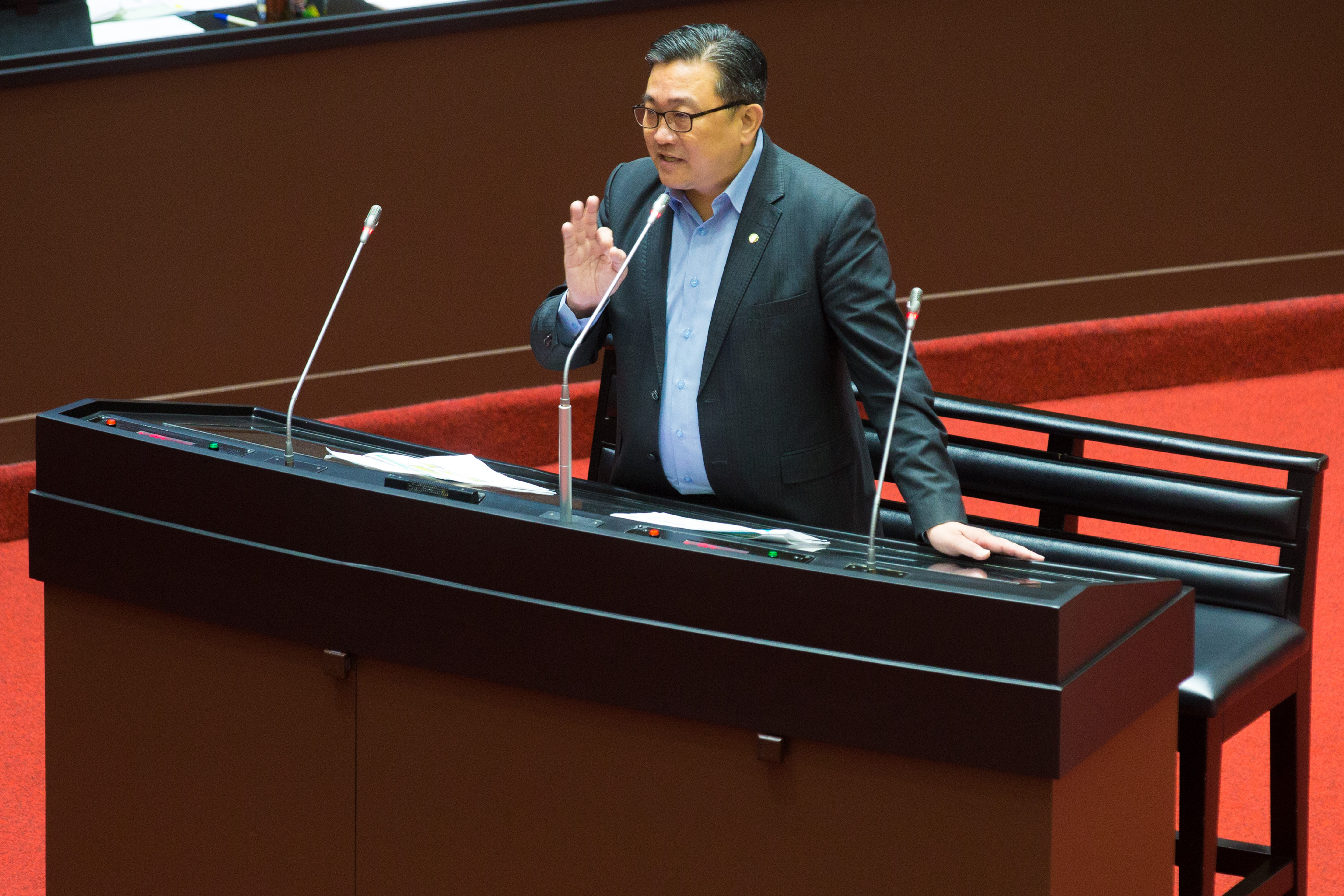 王定宇爆與顏若芳同居，網友質疑立法院有提供立委住宿。（本刊資料照）