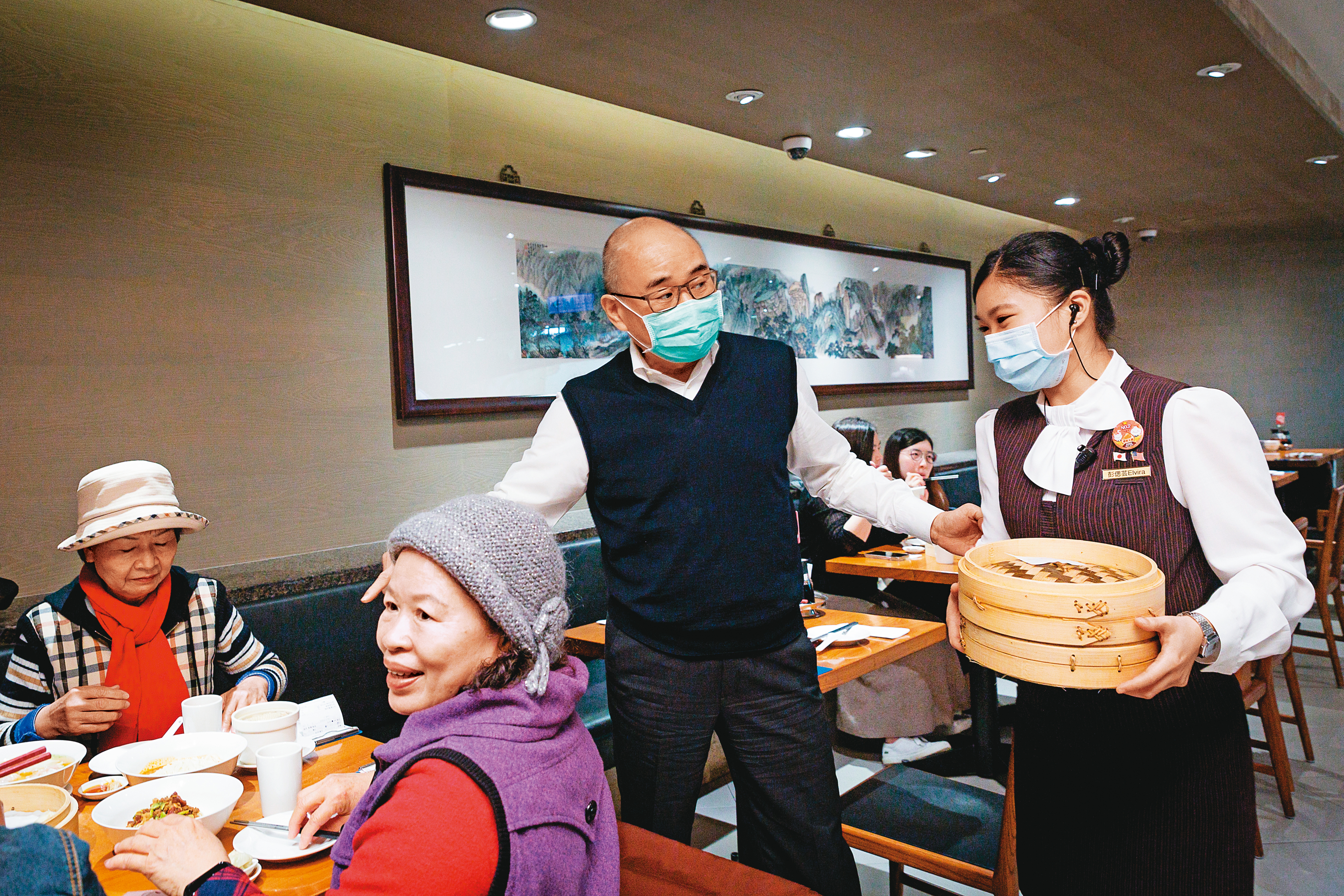 楊紀華說，「股東和員工很難取捨，但鼎泰豐是靠好的員工才能維持品質。」