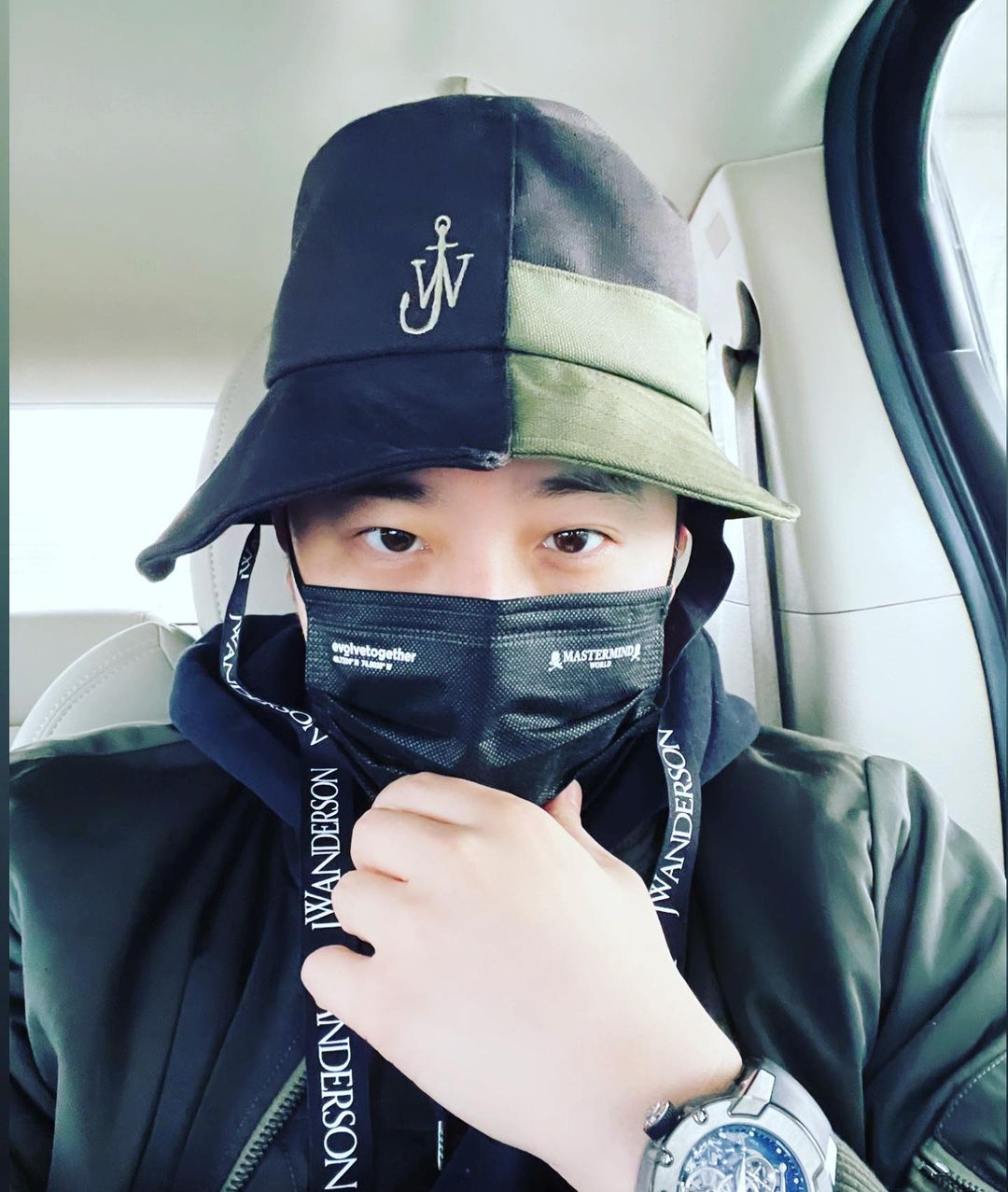 潘瑋柏曬3千多萬的限量錶，網友聚焦的，竟是他的胖胖手。（潘瑋柏IG）