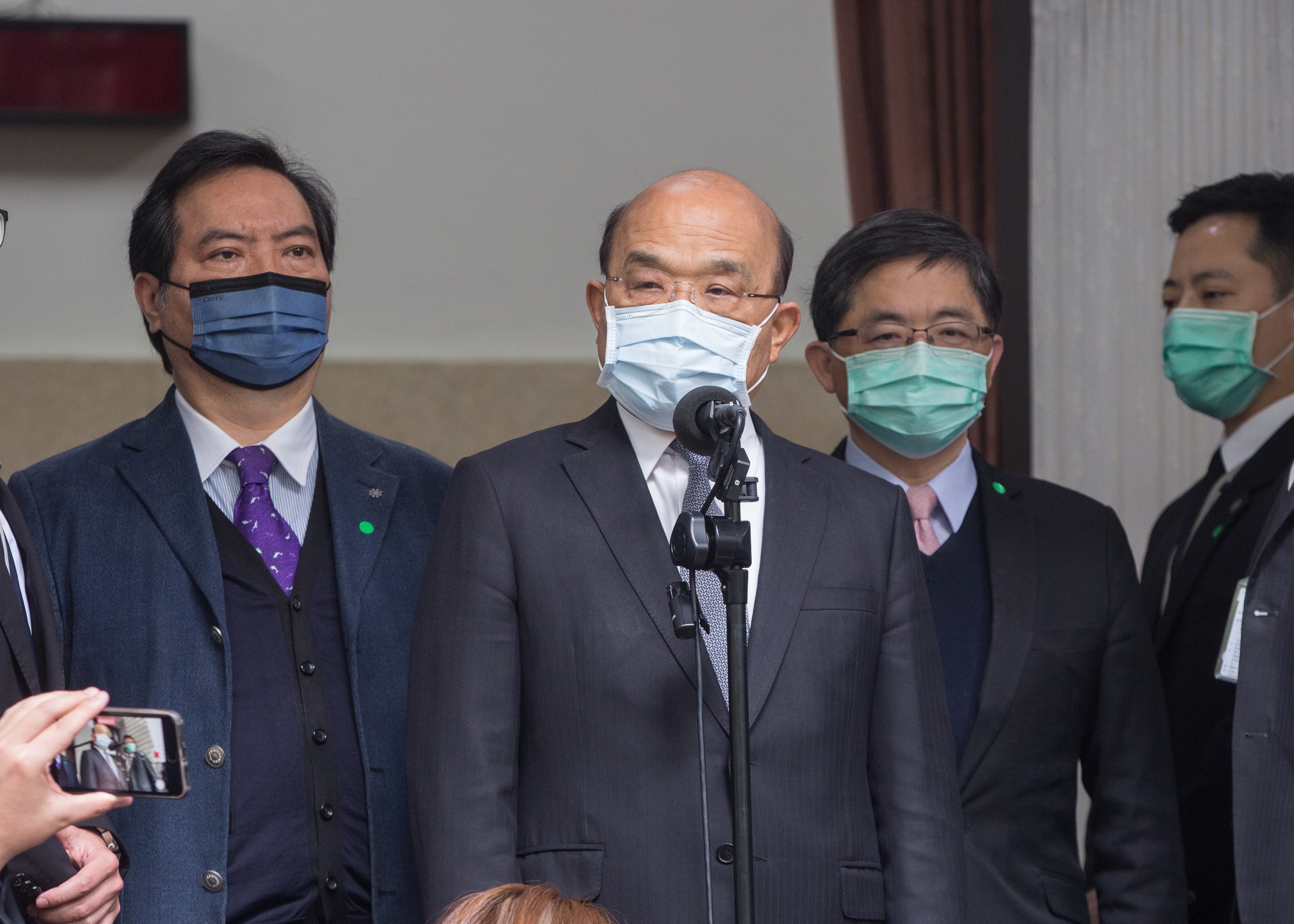 對於藻礁公投領銜人被影射暗槓環保經費，蘇貞昌表示不用對環保人士猜疑。