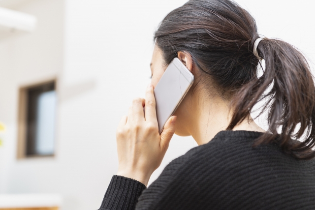 人妻接到「神祕人」來電爆料老公在外偷腥。（示意圖，photo-AC）