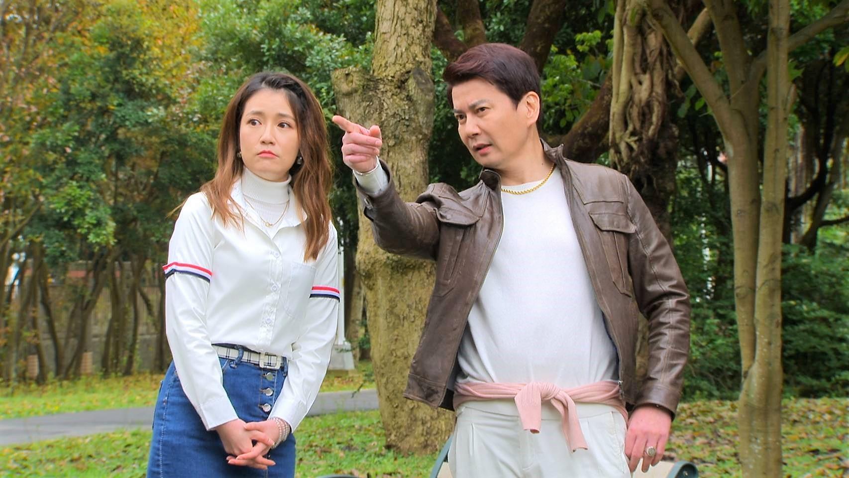 倪齊民(右)加入《多情城市》,是郭亞棠(左)的「鳳梨叔叔」。(民視提供)