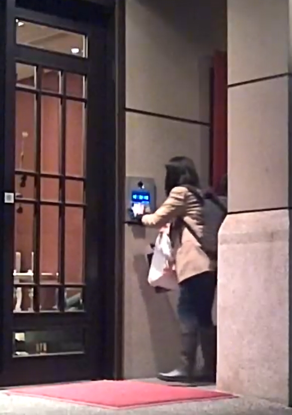 2021年3月2日19:42:38,顏若芳回家。