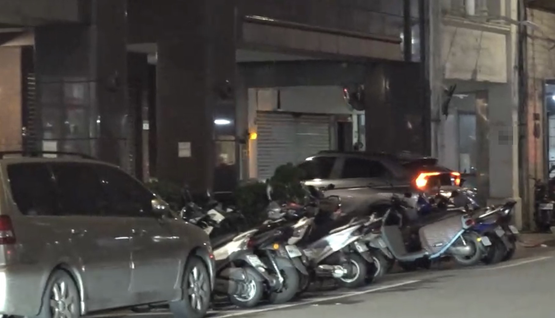 2020年10月23日18:41,顏若芳開車駛入北市天水路住處。