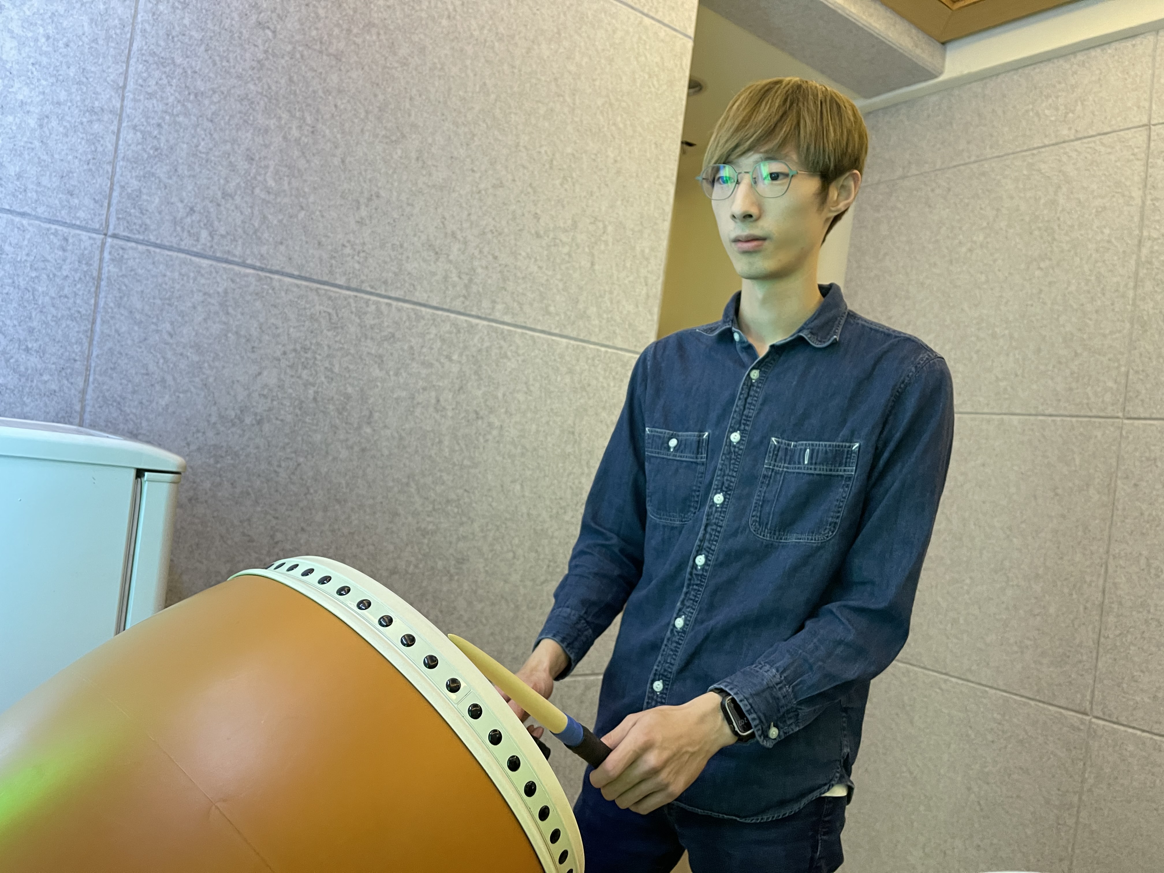打太鼓是張啟元工作之餘舒壓的活動。