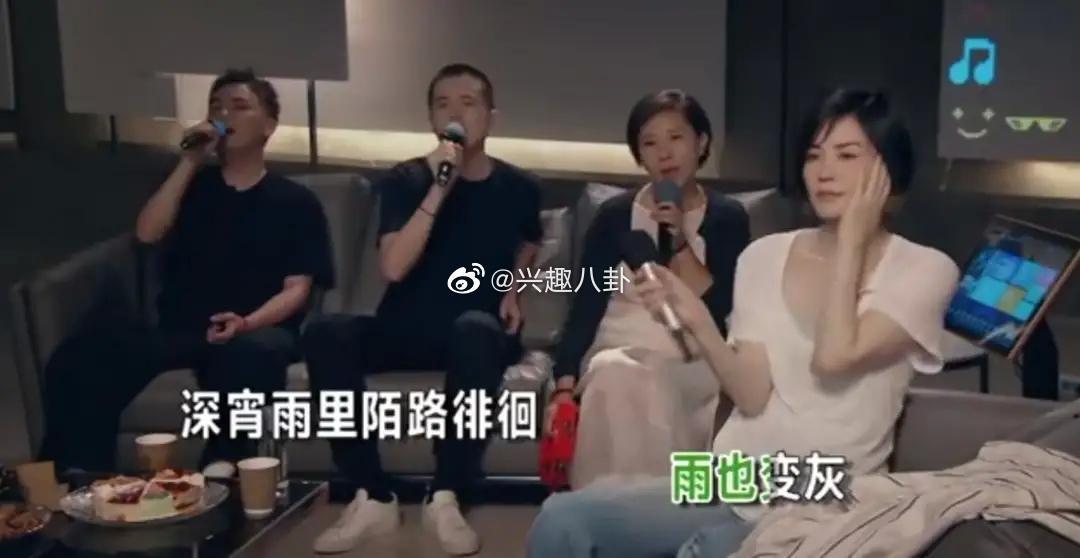 王菲近來身邊總有平頭小鮮肉Ryan相伴,外傳她與謝霆鋒已分手,但謝霆鋒的經紀公司否認。(翻攝自微博)