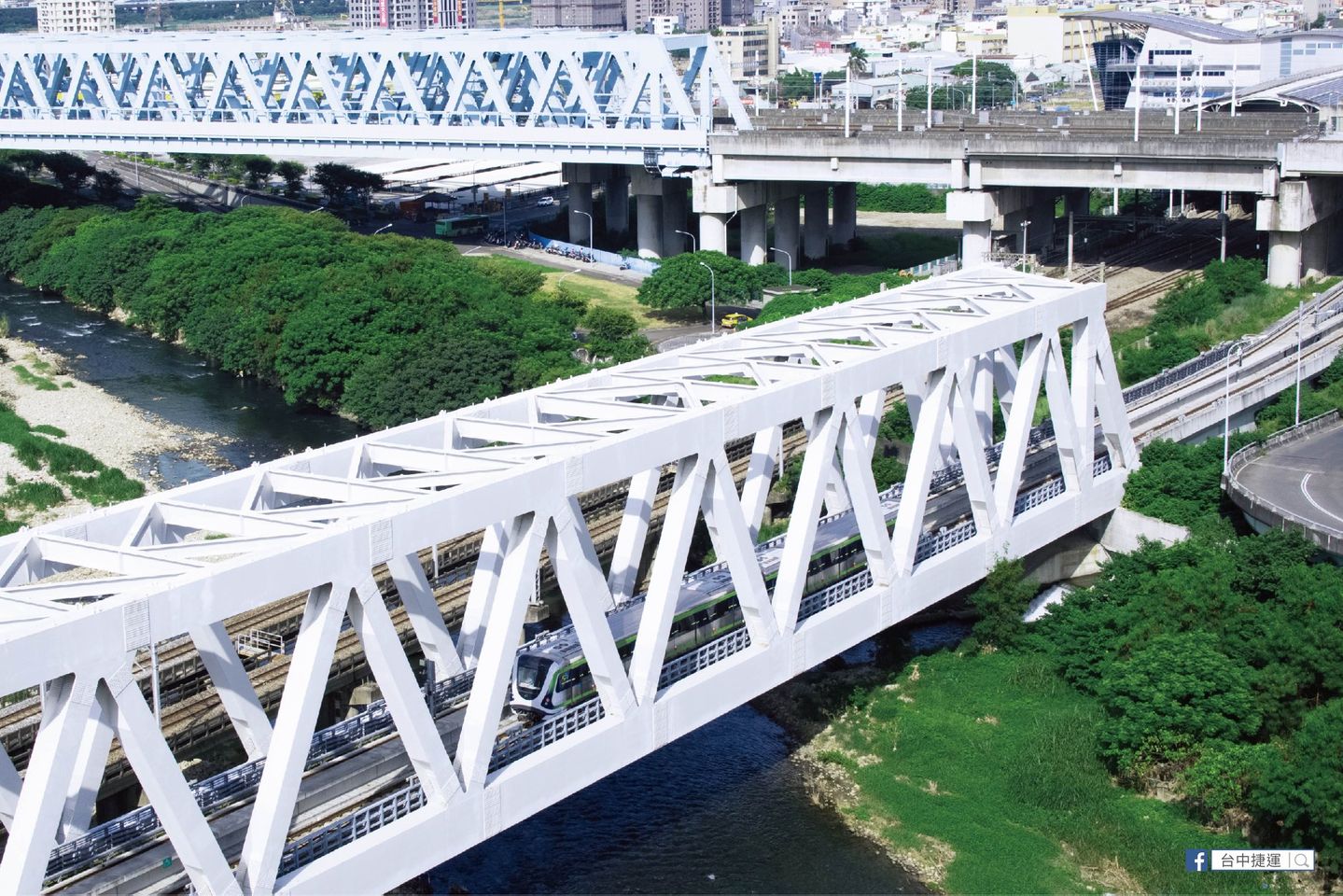 台中市長盧秀燕今（10日）宣布，捷運綠線將於本月25日恢復試營運30天，民眾可持電子票證免費搭乘。（翻攝自台中捷運公司臉書）