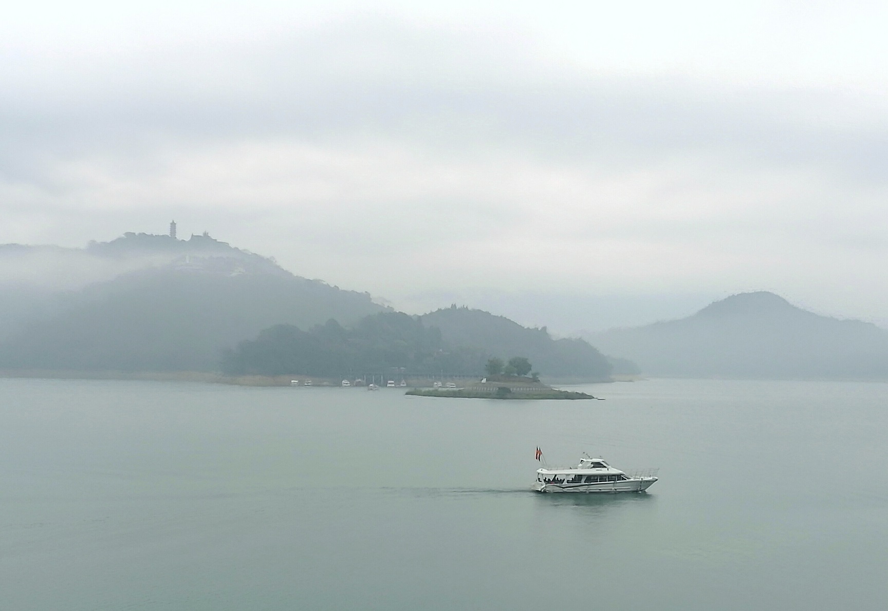 位在涵碧半島上的「涵碧步道」，隱藏一條神祕幸福軸線。