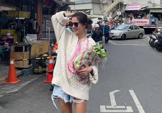 36歲國民黨籍美女議員鍾沛君年初歷經肺腺癌手術,如今傳出有新戀情,對象為饒舌歌手、居酒屋老闆陳布朗。(翻攝自鍾沛君臉書)