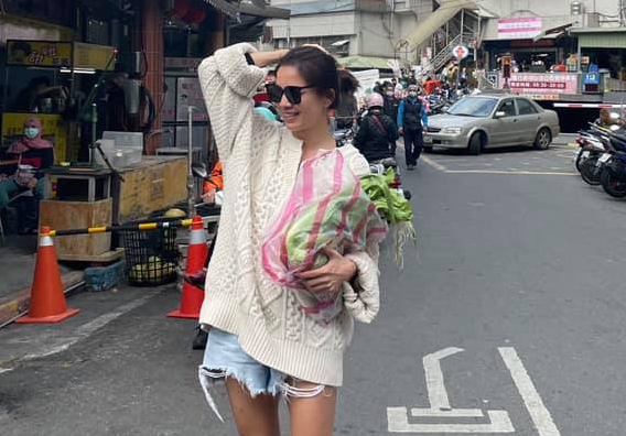 36歲國民黨籍美女議員鍾沛君年初歷經肺腺癌手術,如今傳出有新戀情,對象為饒舌歌手、居酒屋老闆陳布朗。(翻攝自鍾沛君臉書)