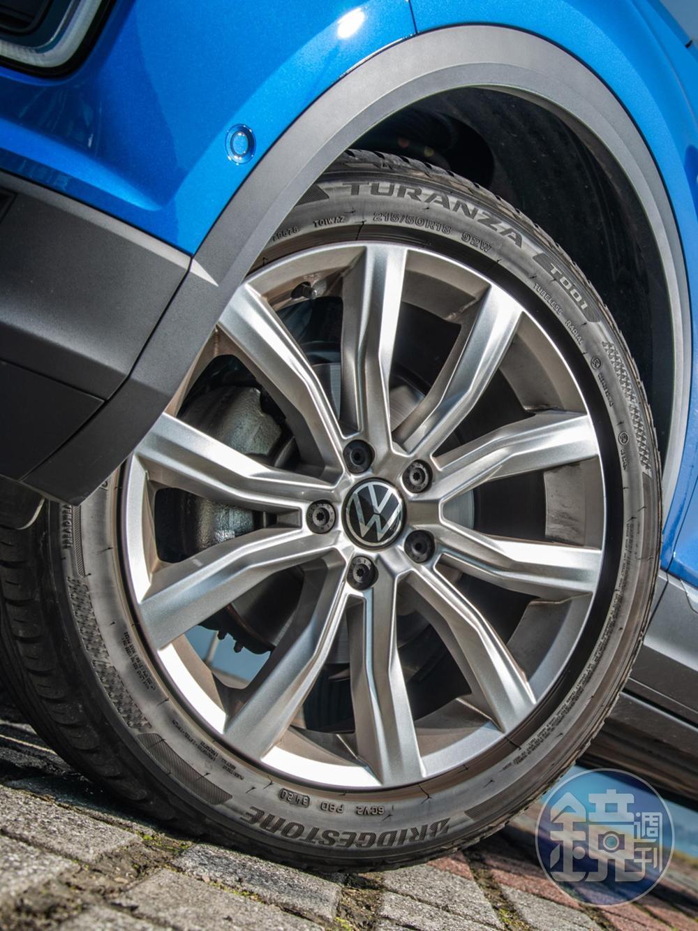 T-ROC標配215/50R18胎圈，操控性上明顯較2008的215/55R18胎圈好上一些，但前者相對的就要犧牲一些舒適性。