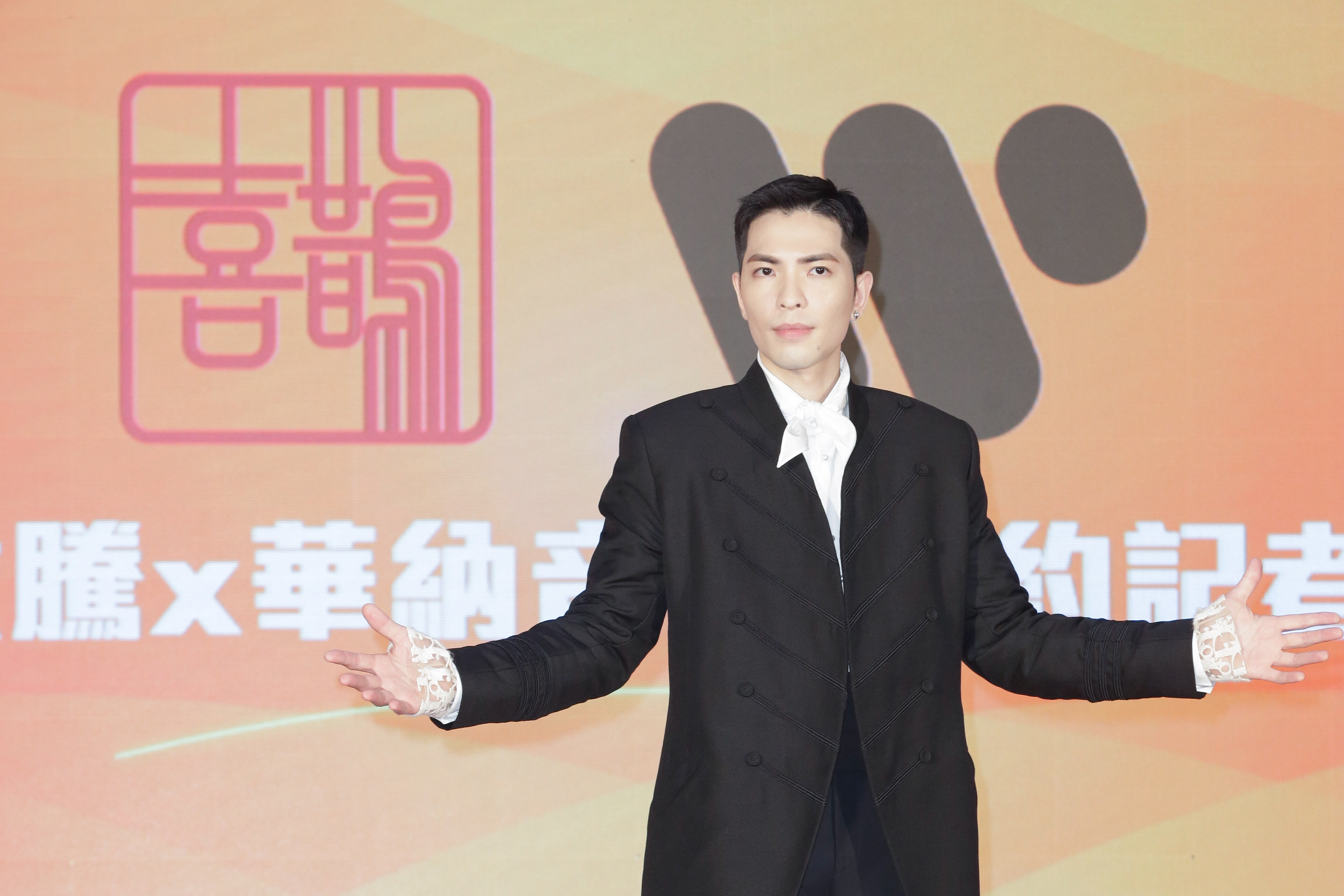 蕭敬騰四度與華納唱片簽約。