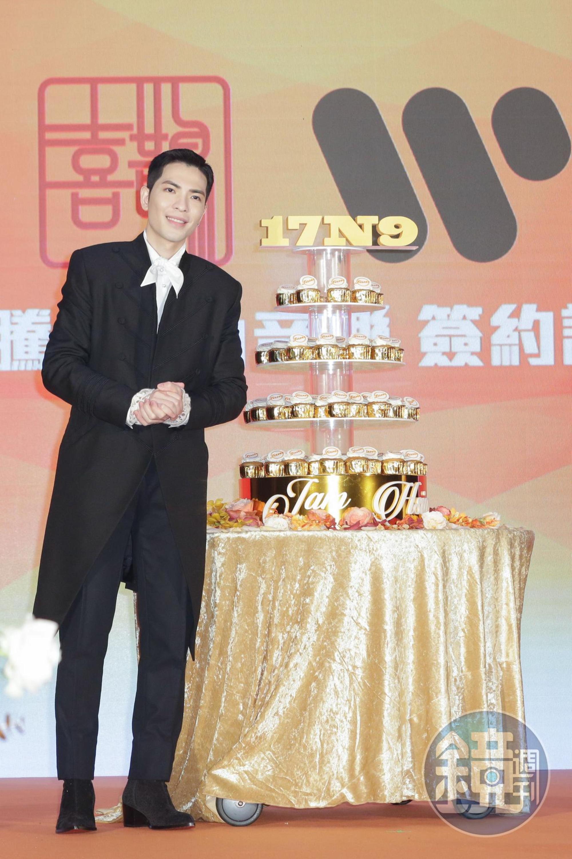 月底將滿34歲,老蕭生日願望都一樣,希望世界和平。