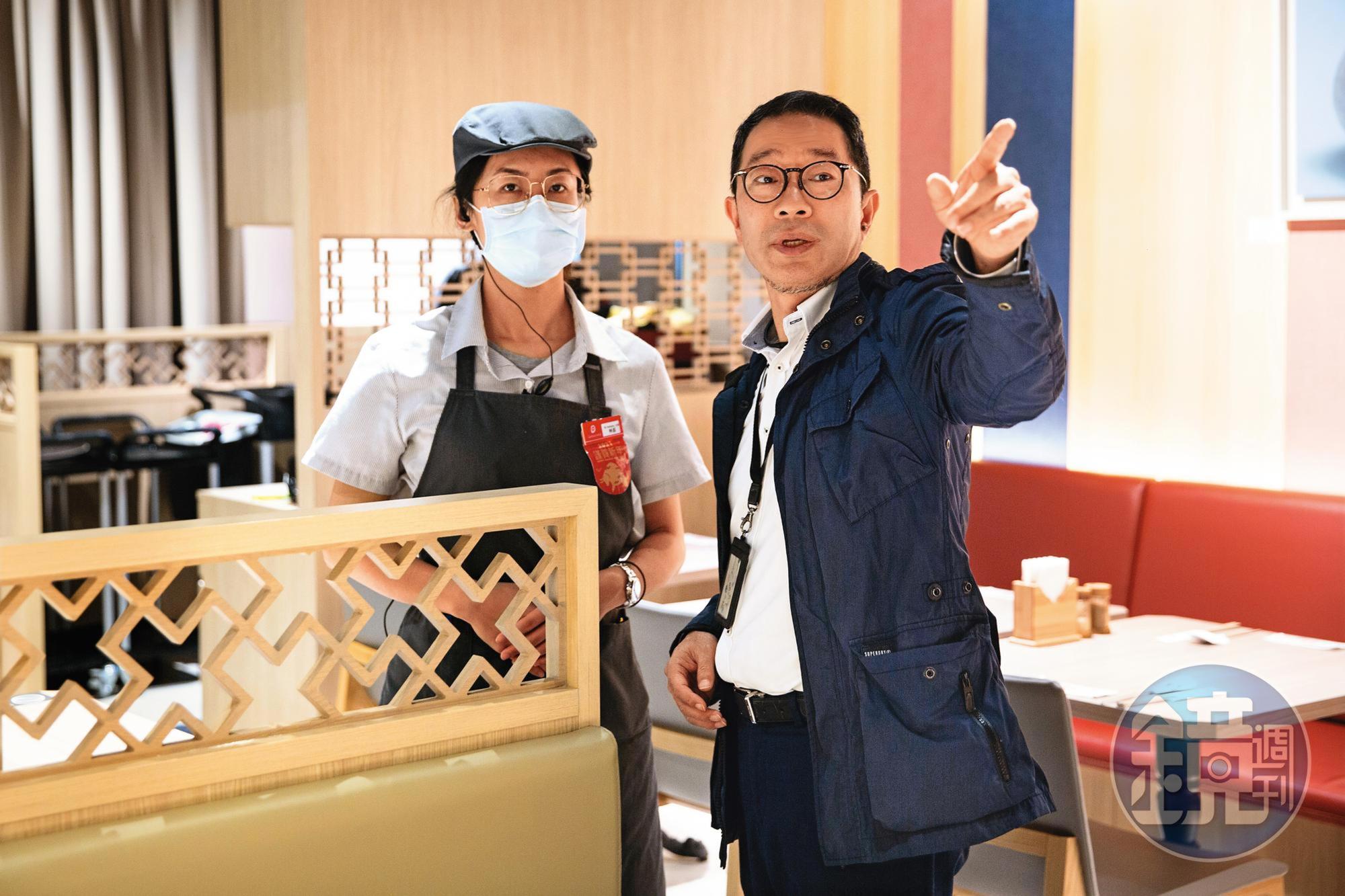 卸下專業經理人身分，56歲才真正創業的周繼正（右），顯得戰戰兢兢。