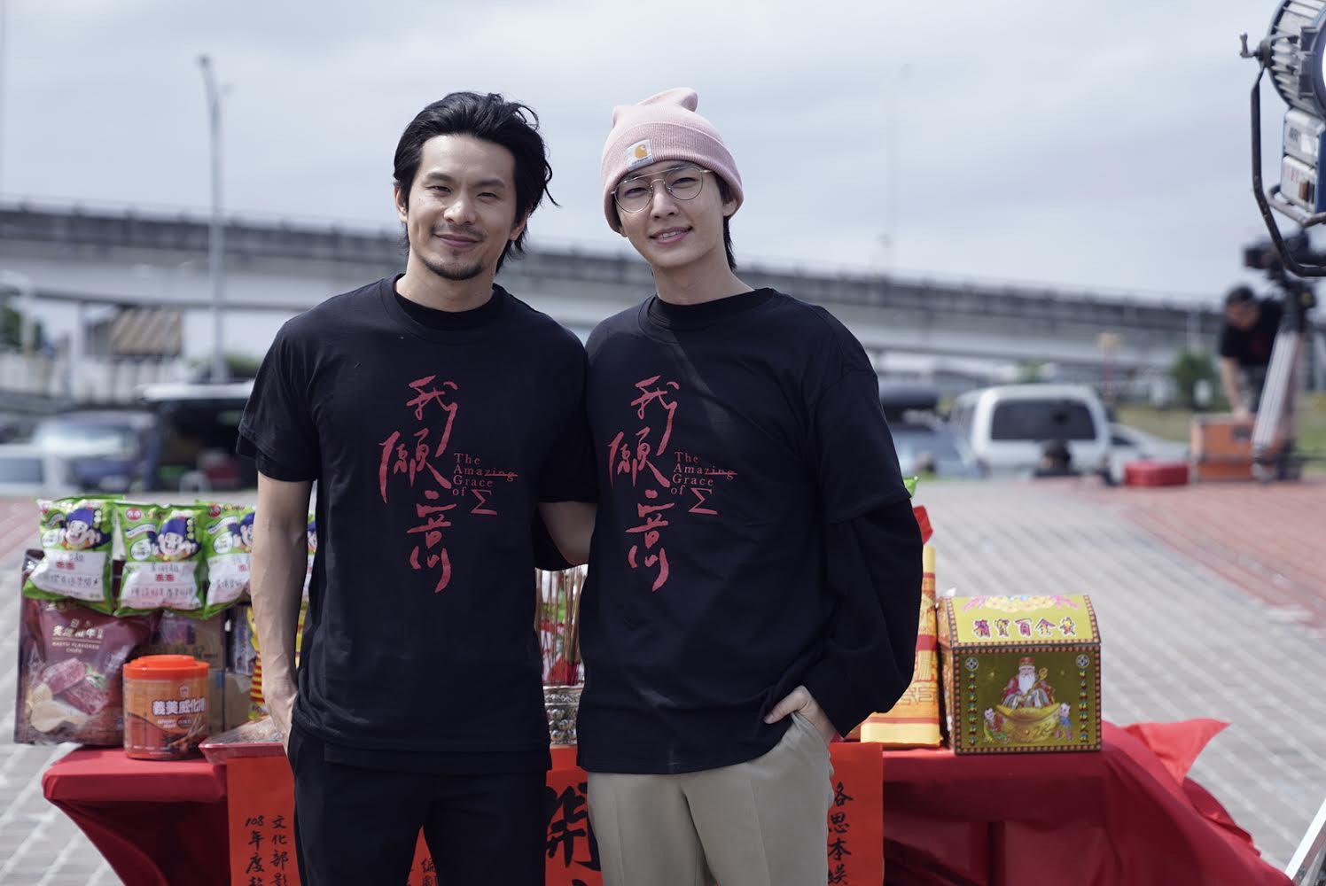 邪教犯罪影集《我願意》今(10日)開鏡,男主角炎亞綸與飾演邪教教主姚淳耀一同出席。(絡思本娛樂製作公司)