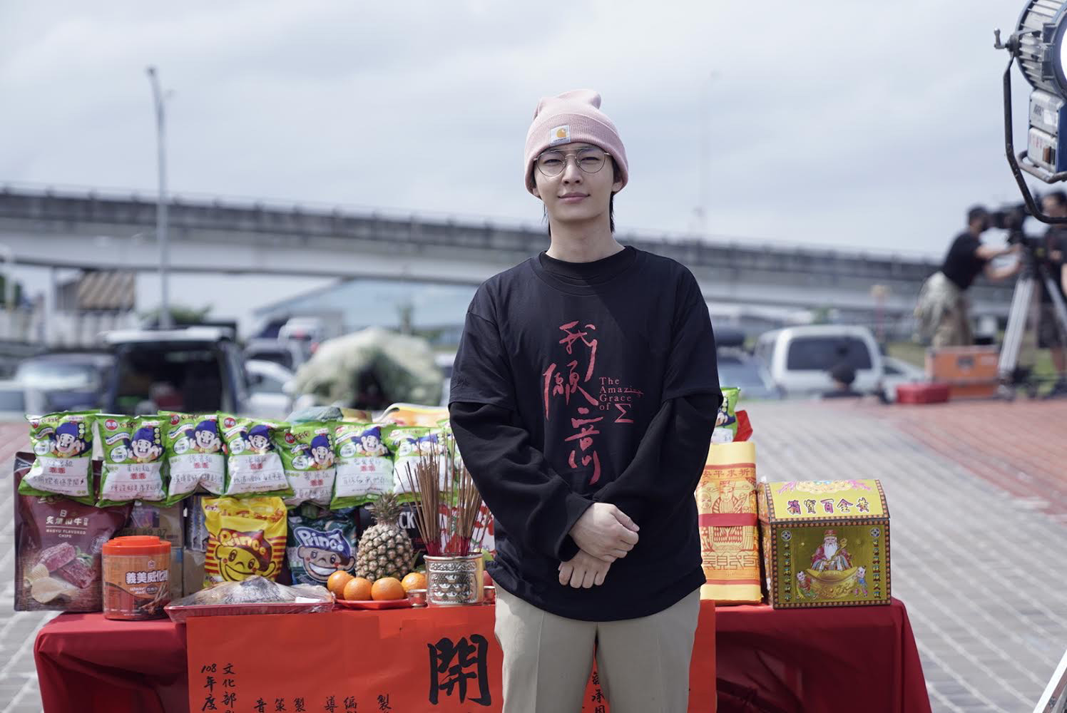 日前炎亞綸以本名吳庚霖演出新劇《我願意》，並飾演洗盡鉛華的人氣巨星，引發網友熱議。（絡思本娛樂製作公司）