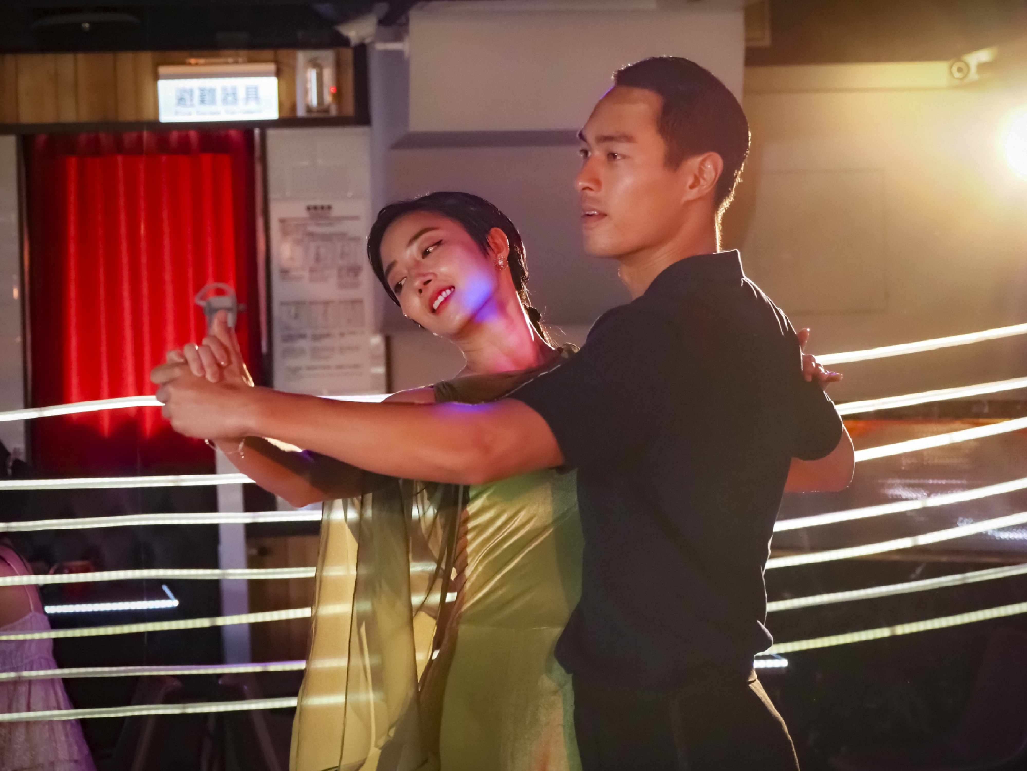 桂綸鎂與楊祐寧在《腿》片中因舞結緣，兩人為此苦練了好幾個月的國標舞。（甲上提供）