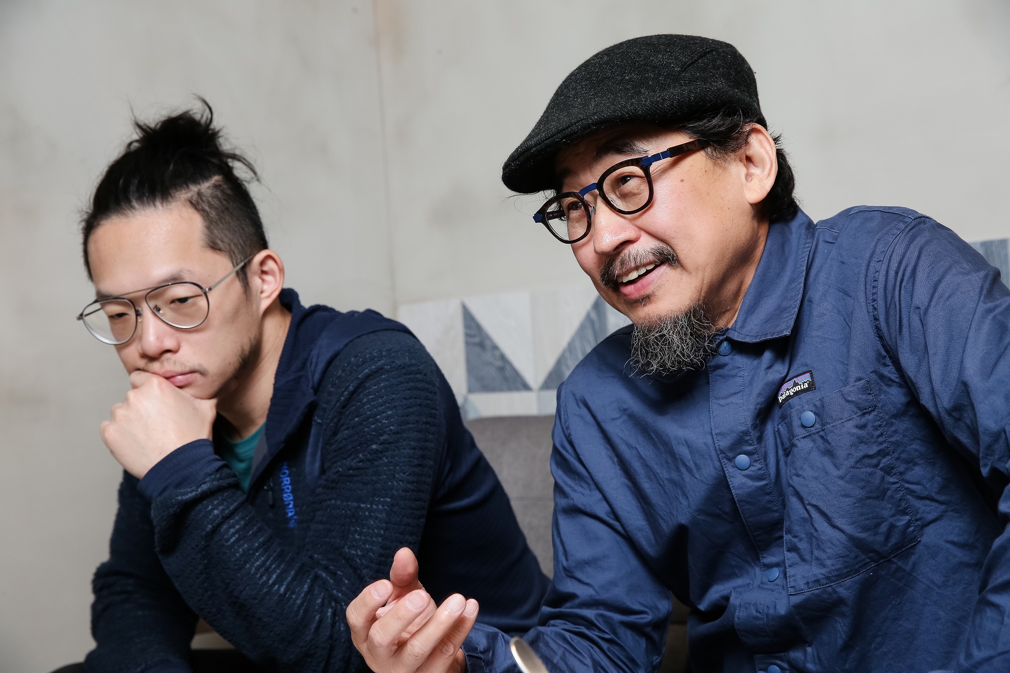 首次擔任節目製作人的詹偉雄（右），找來新銳導演程紀皓（左）合作。