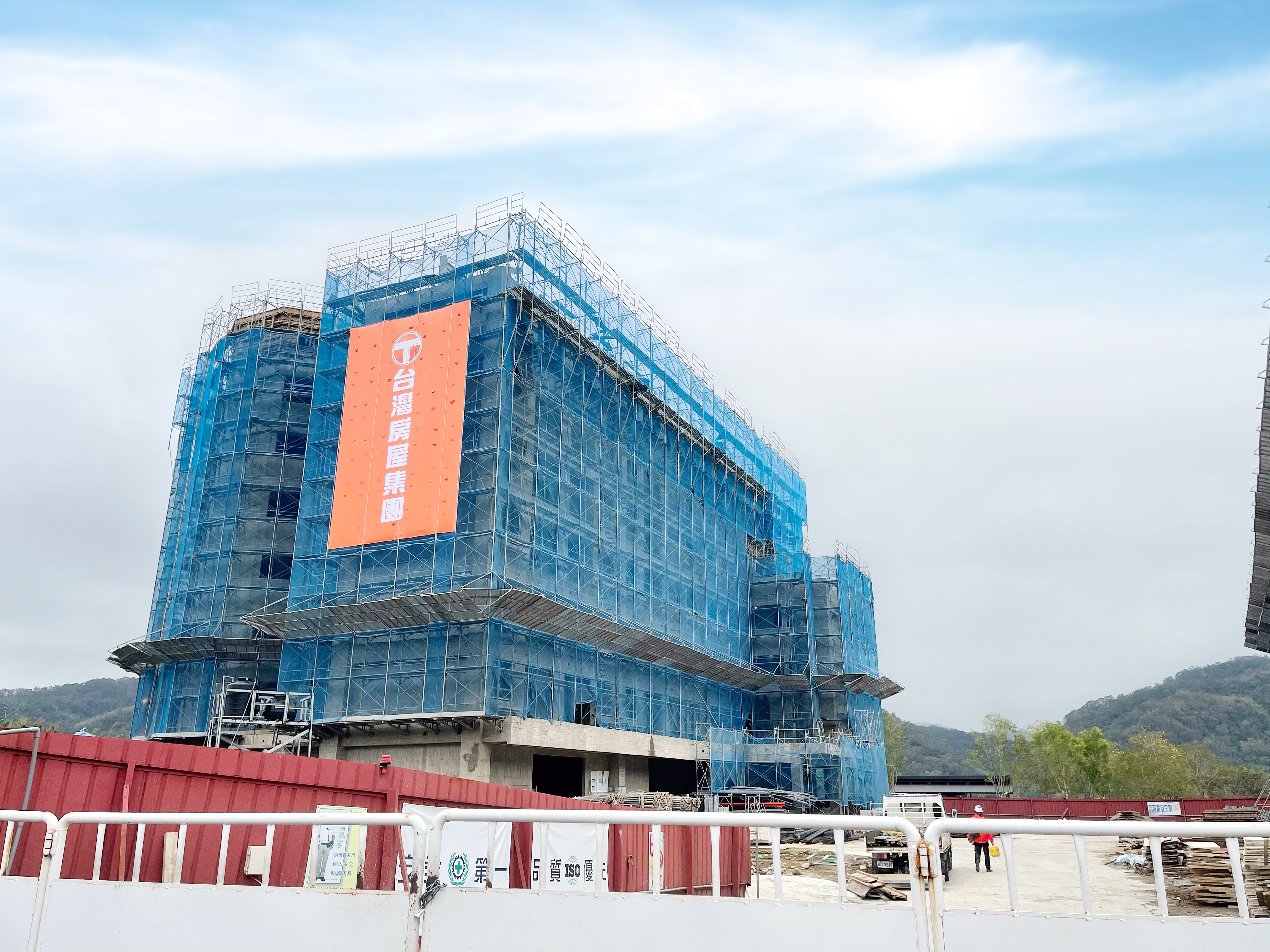 台灣房屋的亞洲健康智慧園區位在素有「長壽之鄉」美譽的新竹縣關西鎮，目前已動工，將興建6棟7樓高的莊園式低密度建築。（圖：台灣房屋提供）