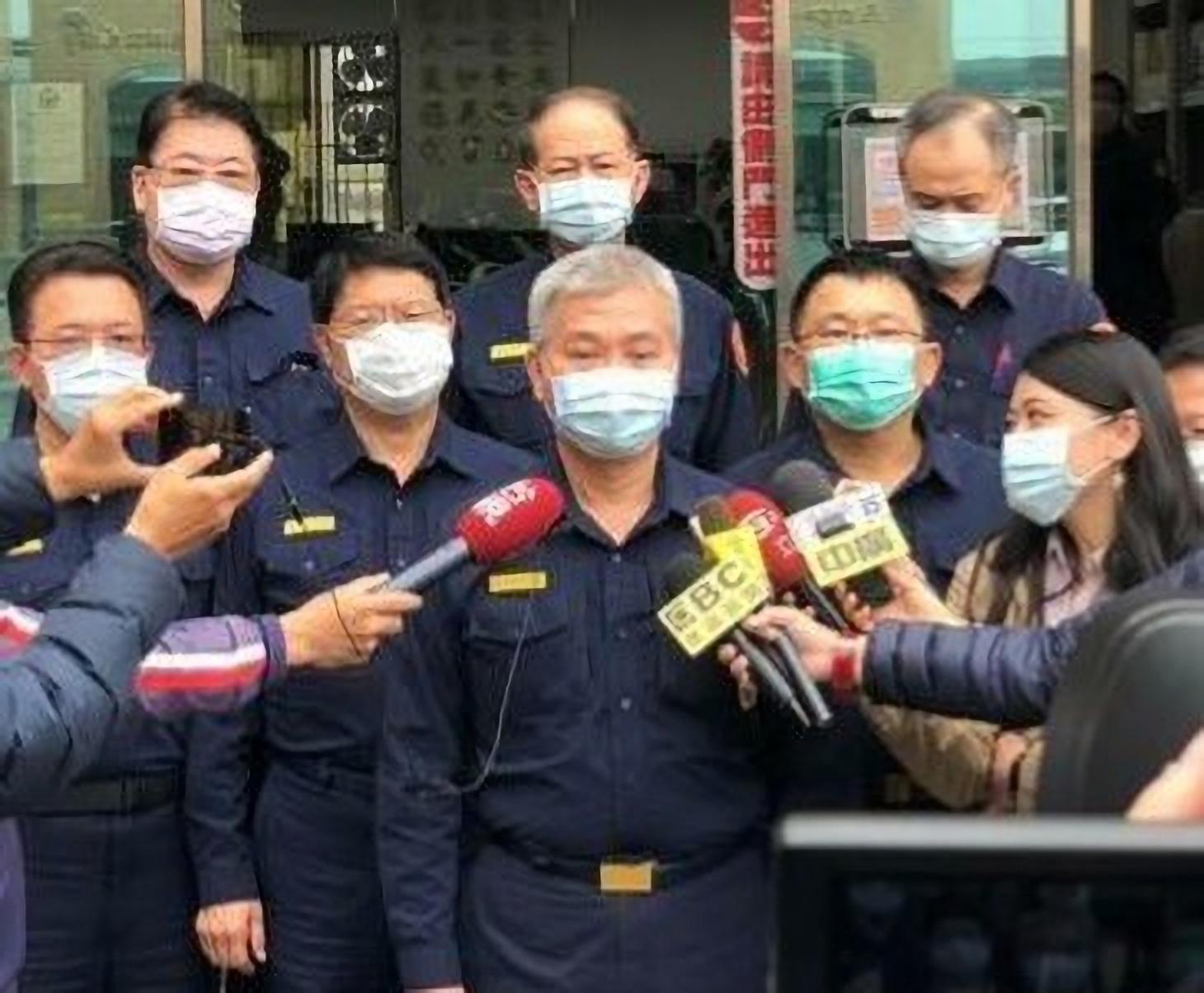 台南市警局長方仰寧宣布調整台南黑幫仇殺案轄區正副分局長及偵查隊長等三人。(翻攝畫面)