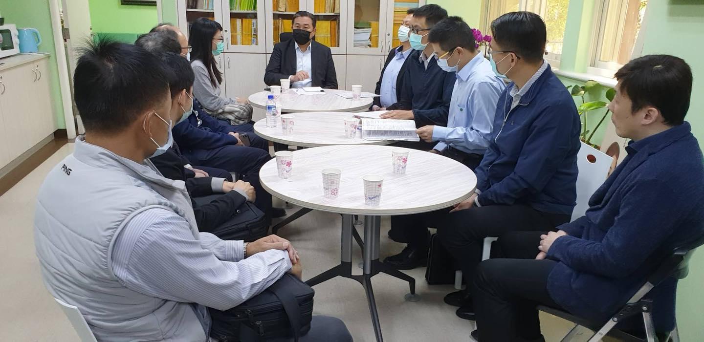 王定宇低調神隱2天後,今早連發4文。圖為王與國防部相關單位召開協調會。(翻攝自王定宇臉書)