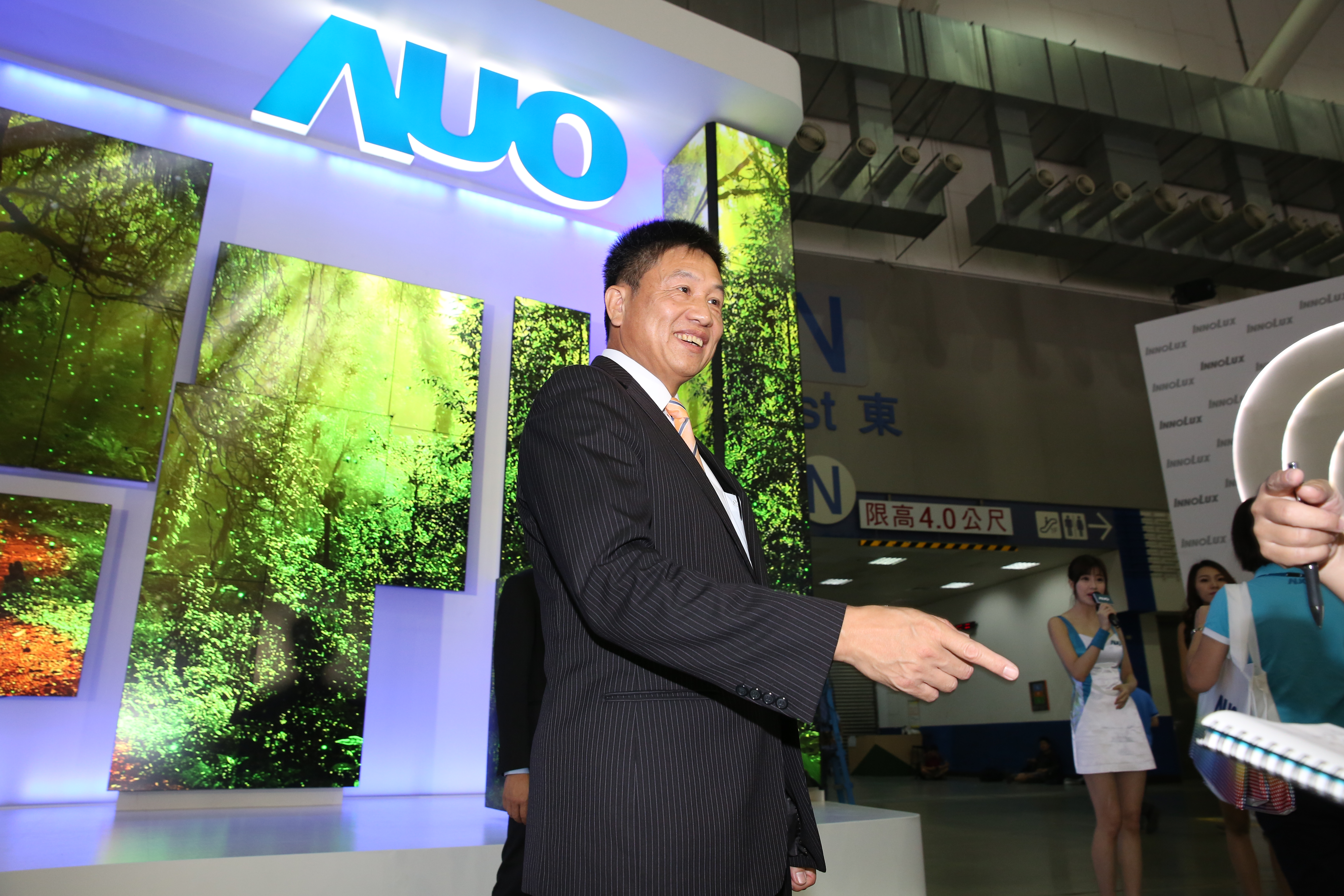 面板缺料，市場爆出搶貨潮，法人普遍認為，面板雙虎今年營收可期。圖為友達董事長彭双浪。