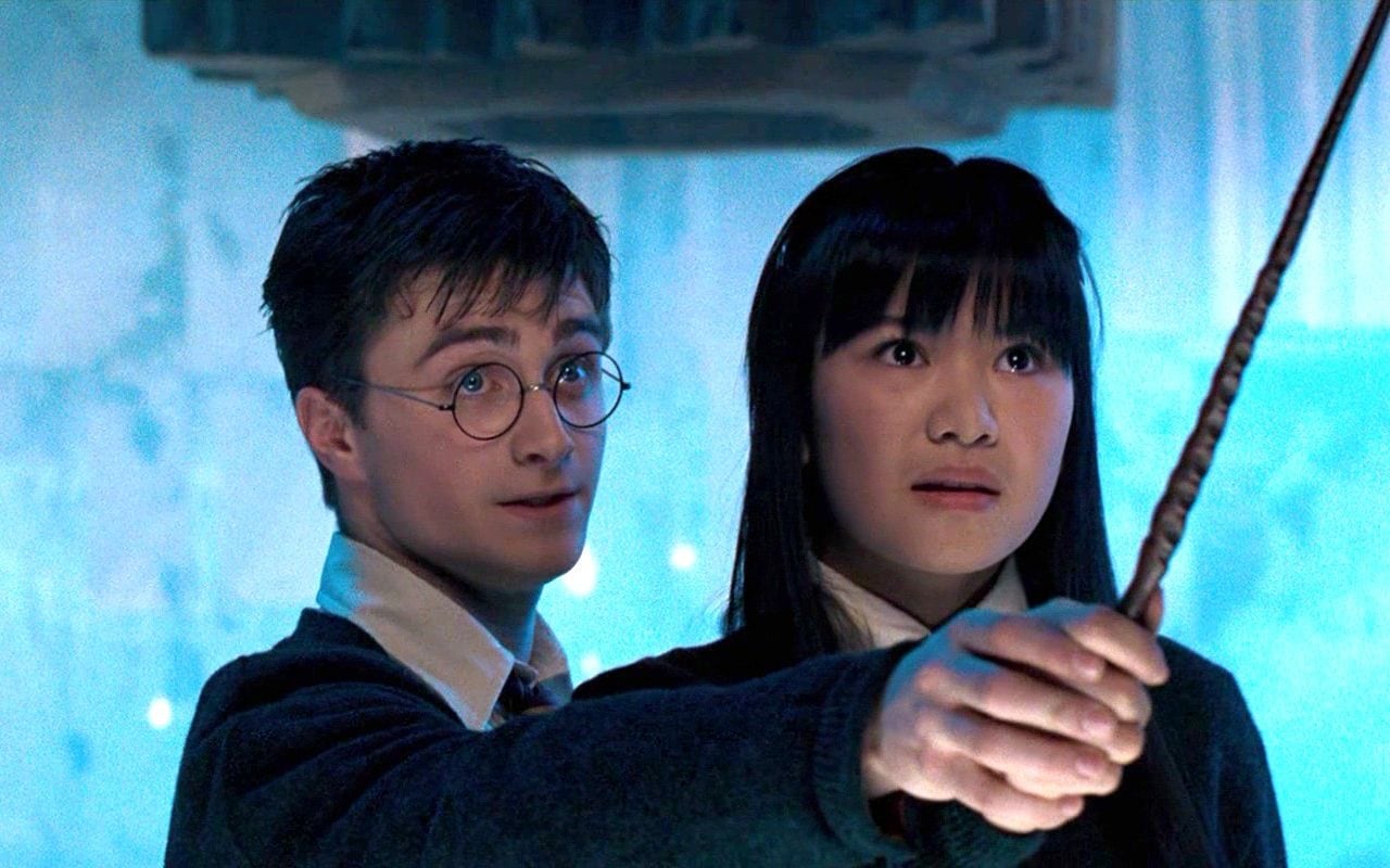 梁佩詩（右）曾在《哈利波特》系列電影中演出哈利的初戀「張秋」一角。（翻攝IMDb）