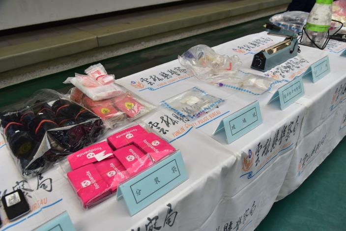 陳男等人自行印製「foodpanda」咖啡包裝，以此掩飾犯行。（雲林縣政府提供）