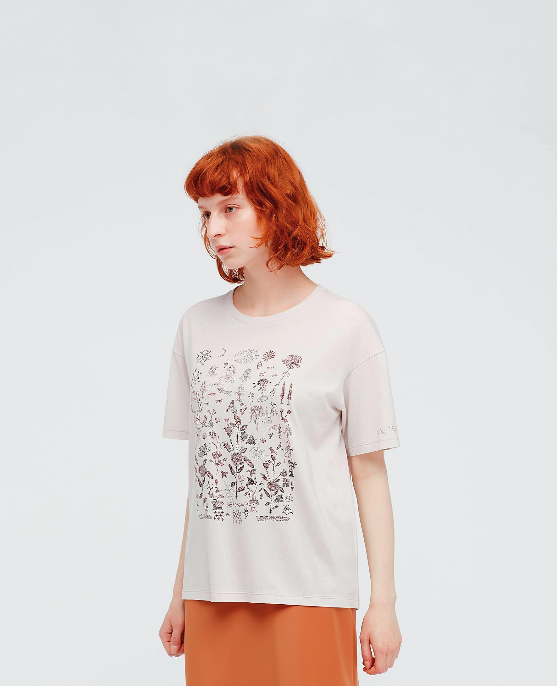 Kiki Smith雕塑與版畫元素OF THEIR NATURE UT NT$590。(UNIQLO提供)