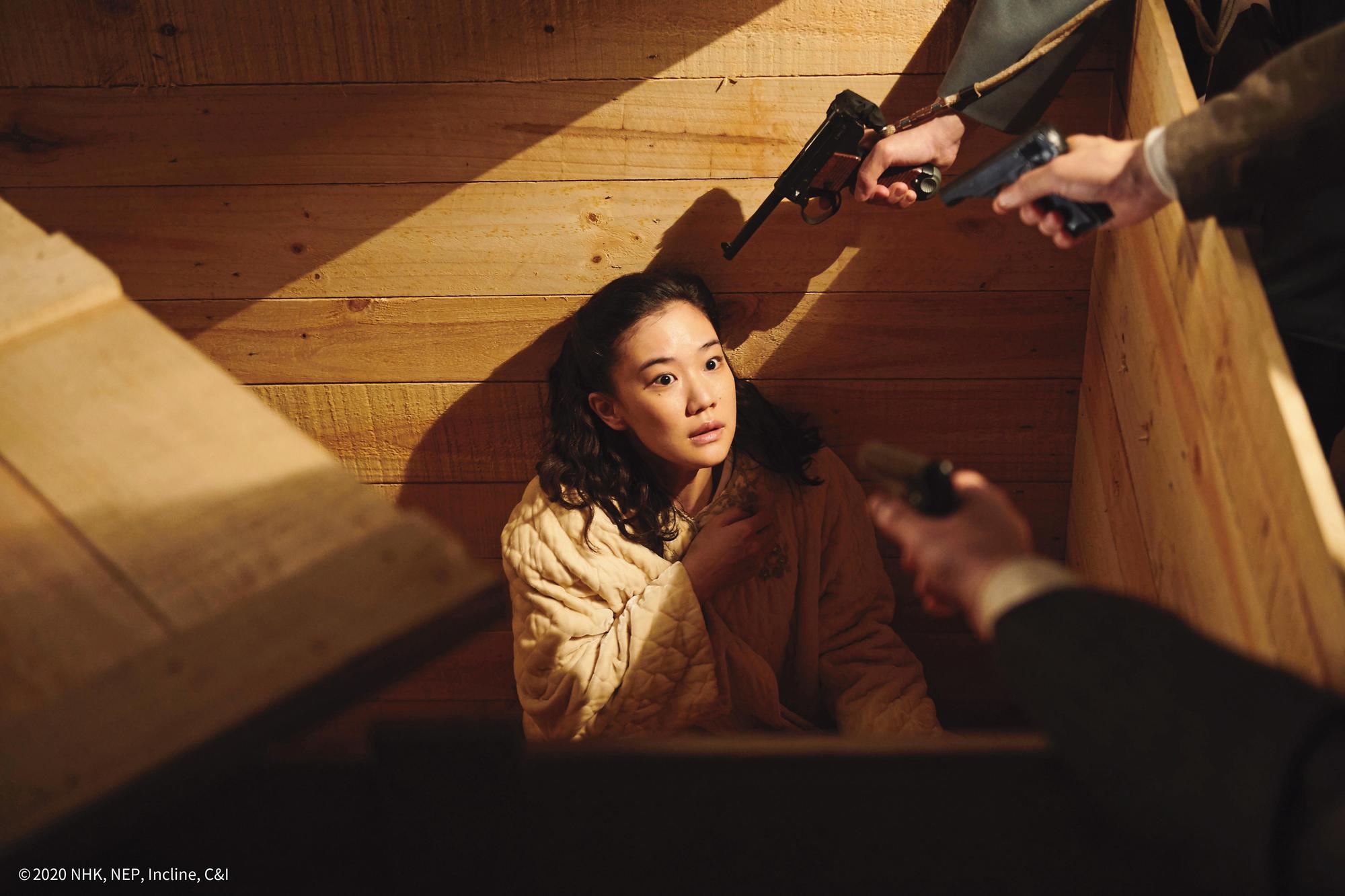 劇中蒼井優飾演商人之妻，為愛赴湯蹈火。（可樂電影提供） （C）2020 NHK, NEP, Incline, C&I