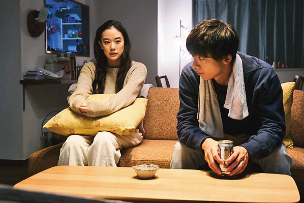蒼井優（左）與高橋一生在電影《愛情人形》中就曾演過夫妻。（天馬行空提供）
