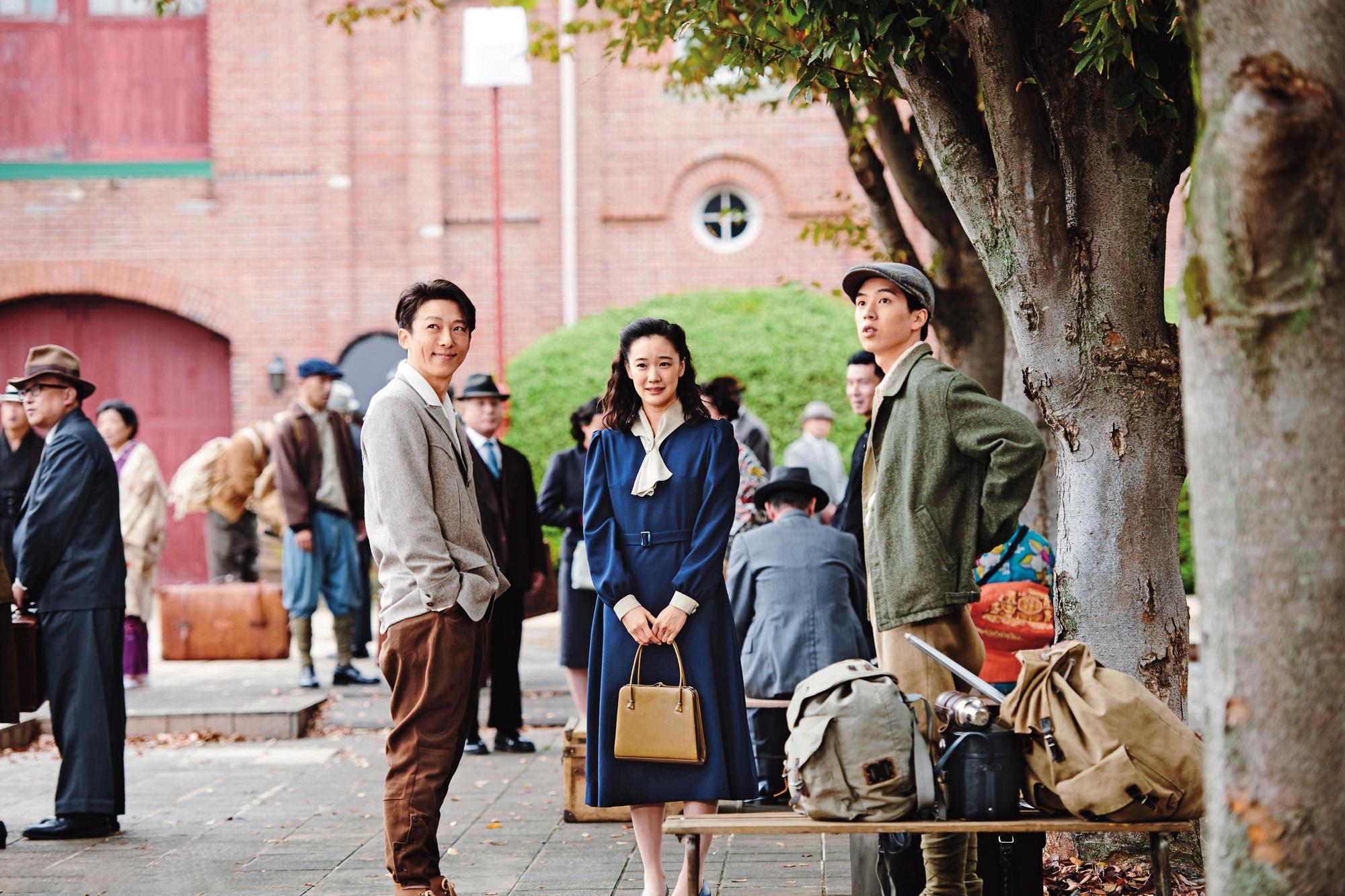 《間諜之妻》為重現40年代的氛圍，在演員服裝以及取景地都下足功夫。（可樂電影提供）