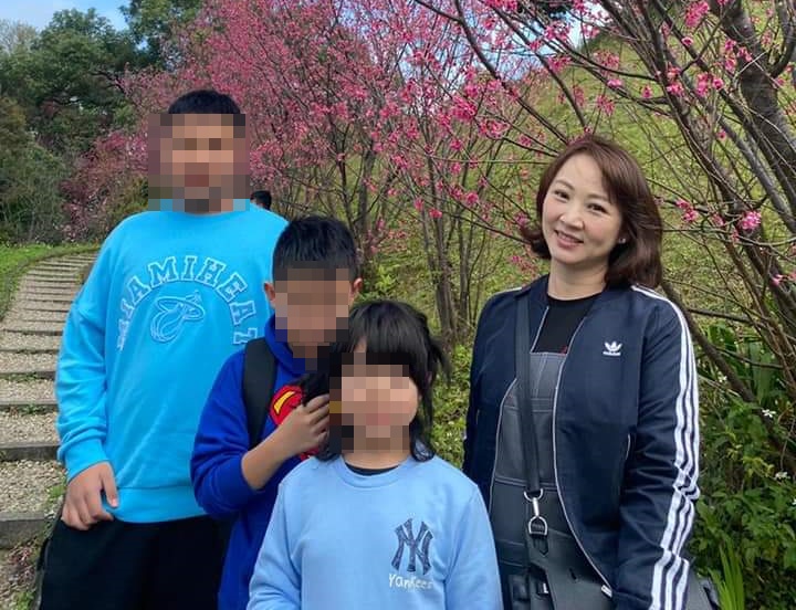 郁方將小孩壓歲錢存到銀行，意外發生少錢風波。(翻攝自郁方粉專)