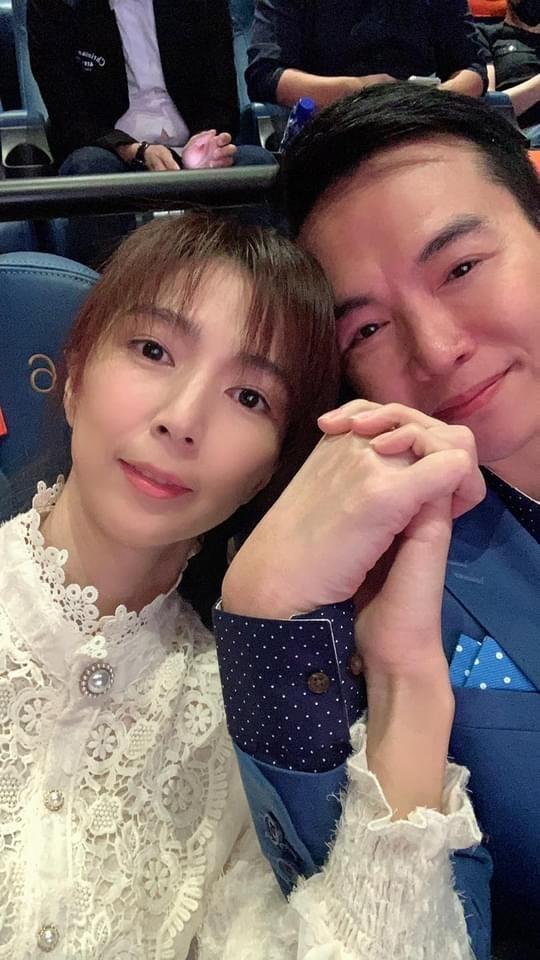 吳鈴山與老婆一起參加國產疫苗人體試驗,還有1萬3,500元酬勞可領,讓他們相當意外。(翻攝自吳鈴山臉書)