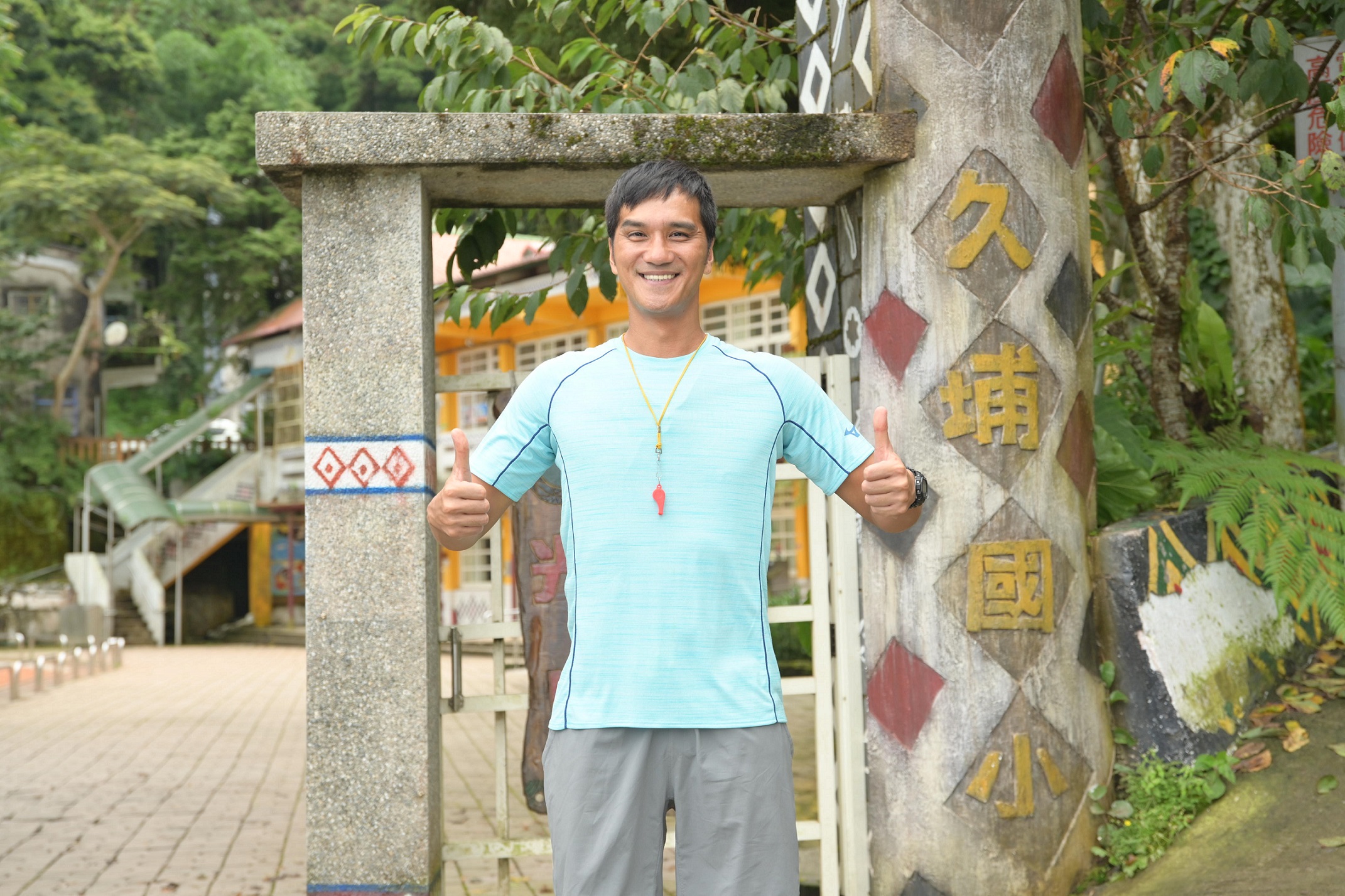 取材自真人真事，馬志翔減去10多公斤，扮演《聽見歌 再唱》的熱血體育老師。（華納兄弟提供）